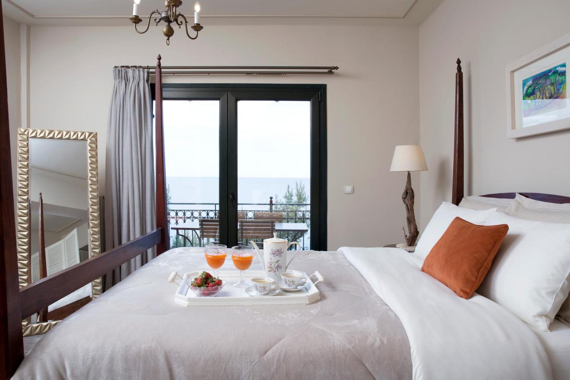 Avra Private Suites - Photo 93