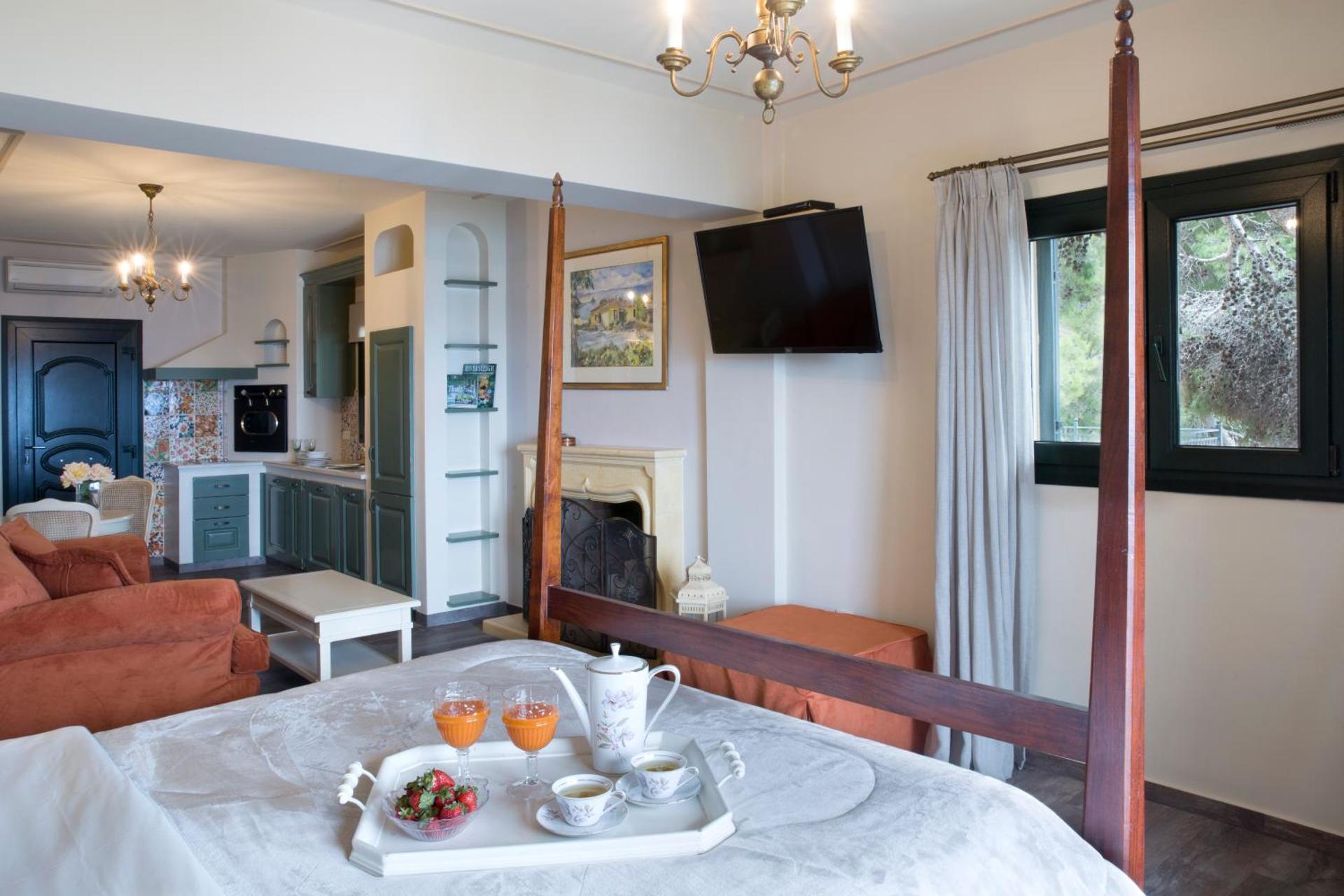 Avra Private Suites - Photo 92