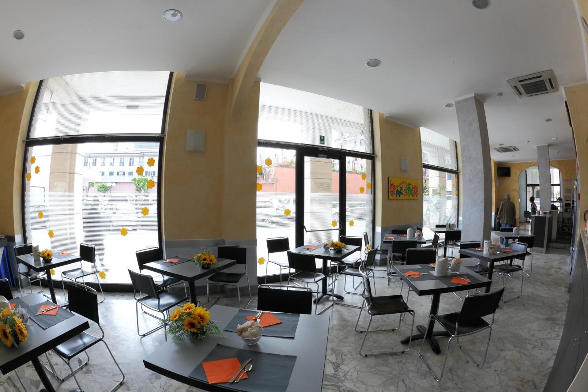 Hotel Ferrari - Photo 33