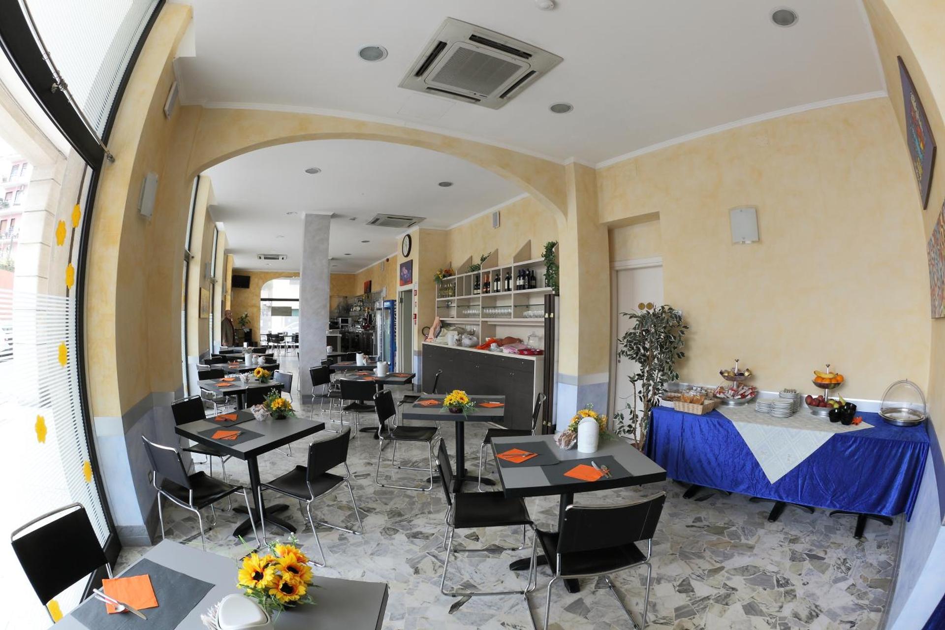 Hotel Ferrari - Photo 37