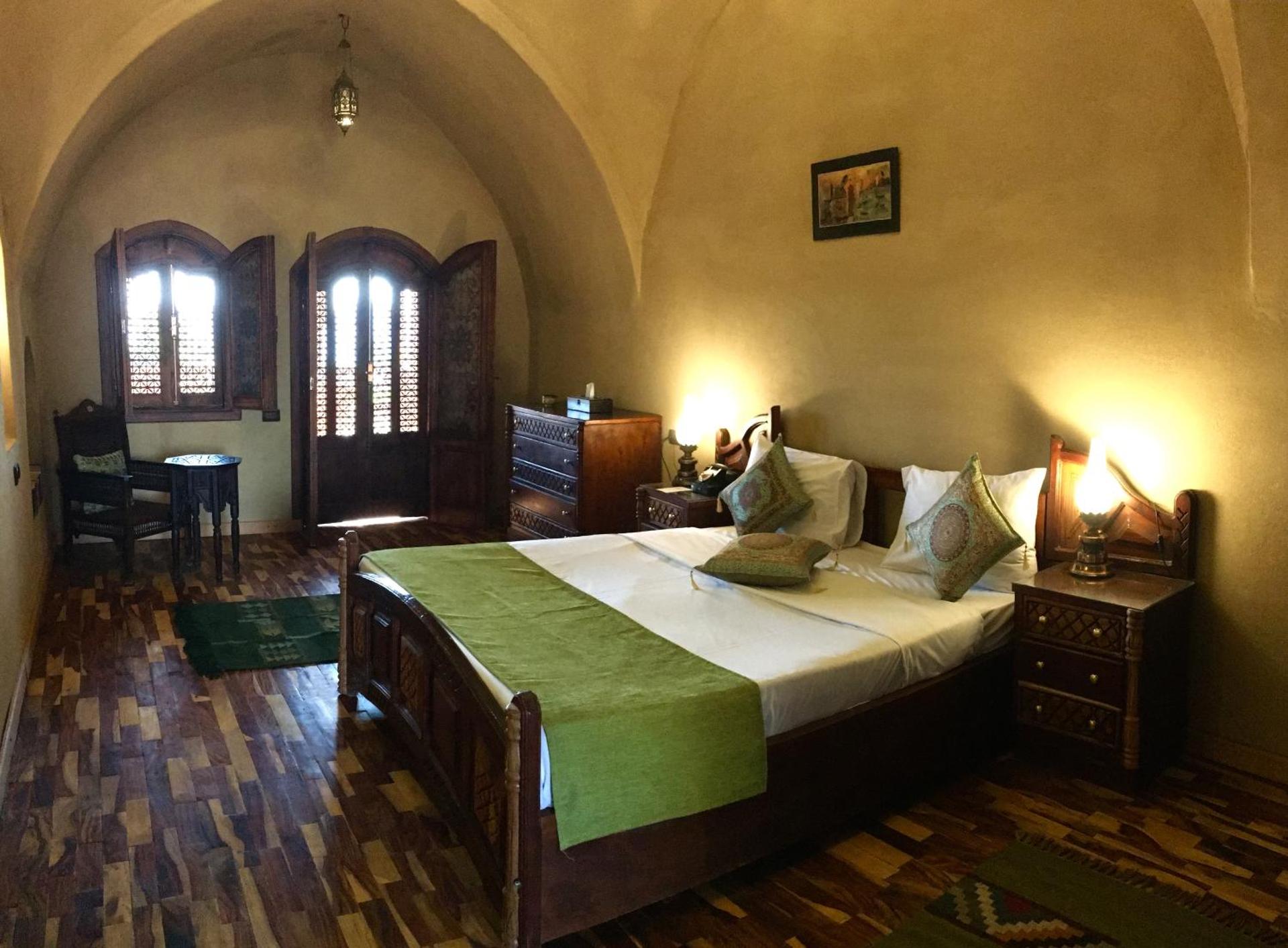 Queen Room with Balcony - Emerald