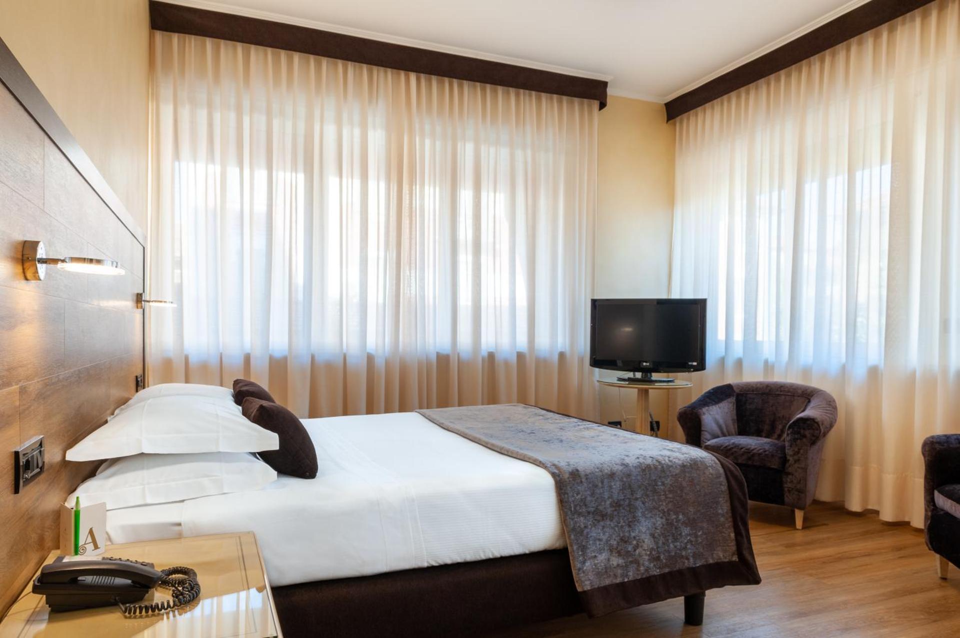 Augustus Hotel - Photo 45