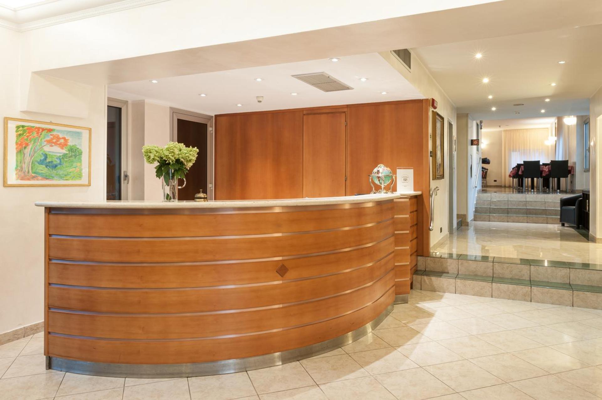 Augustus Hotel - Photo 50