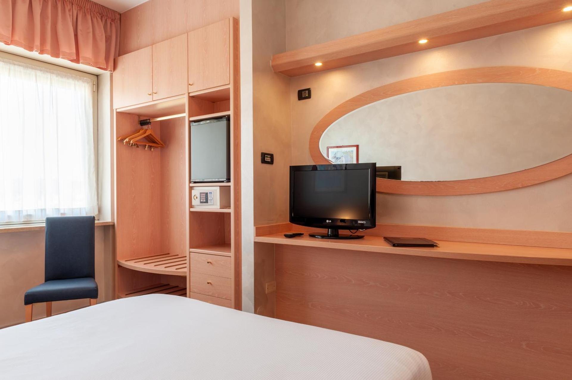 Augustus Hotel - Photo 33