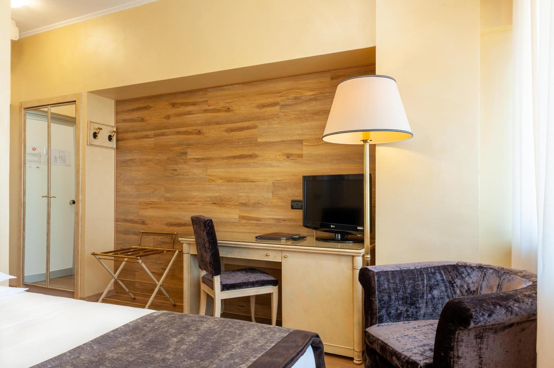 Augustus Hotel - Photo 37