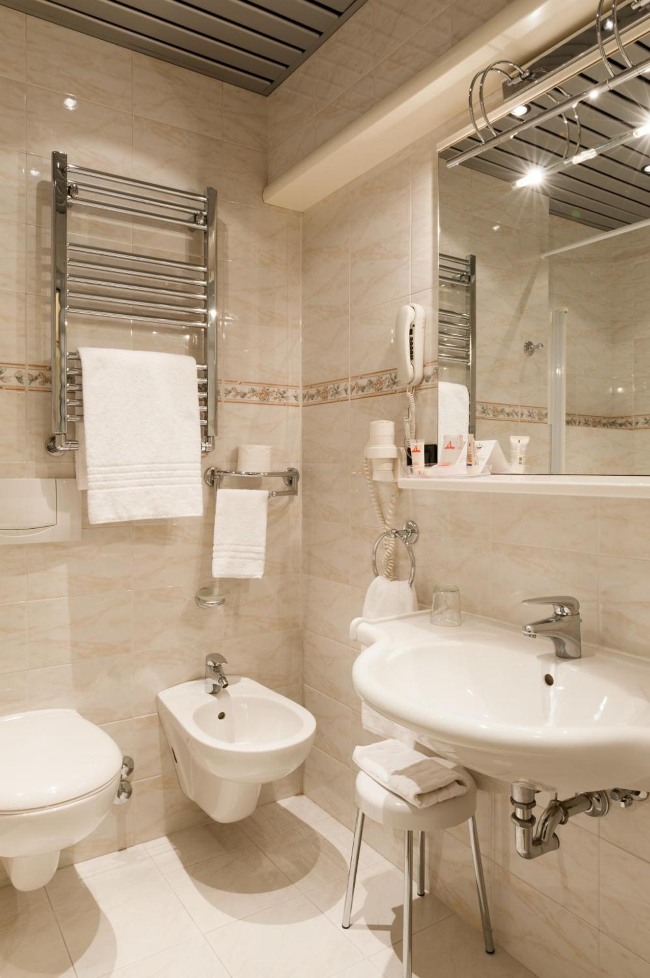 Augustus Hotel - Photo 28