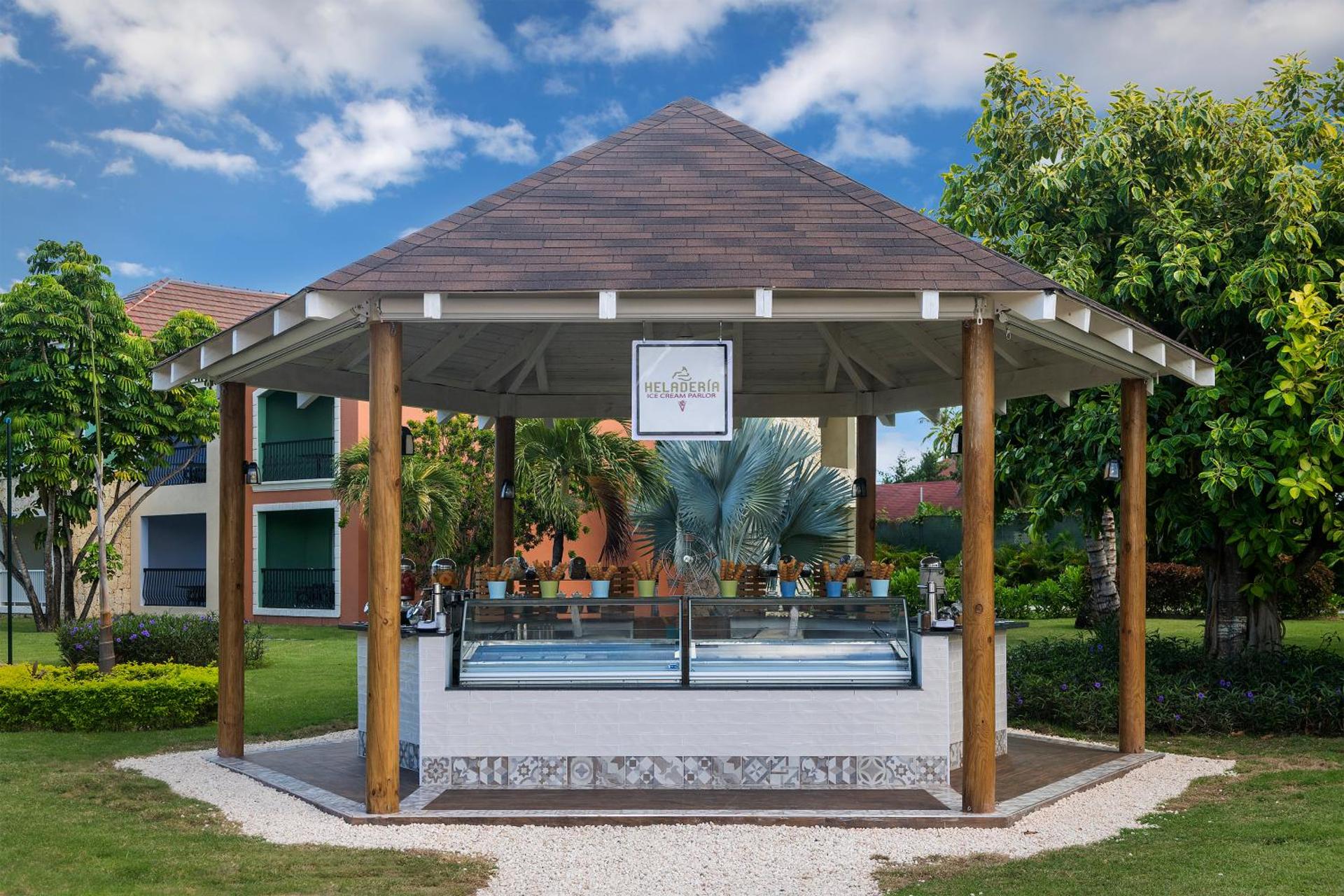 Ocean Blue & Sand Beach Resort - All Inclusive - Photo 33