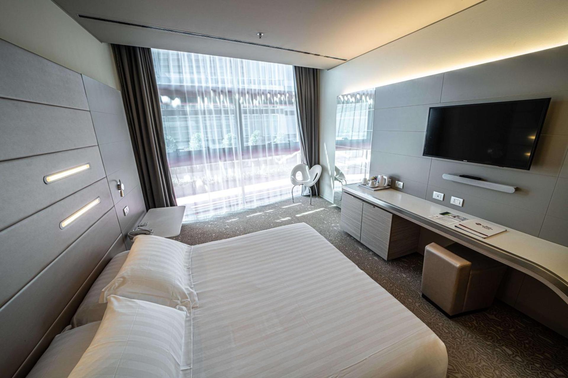 Standard Queen Room - Non-Smoking