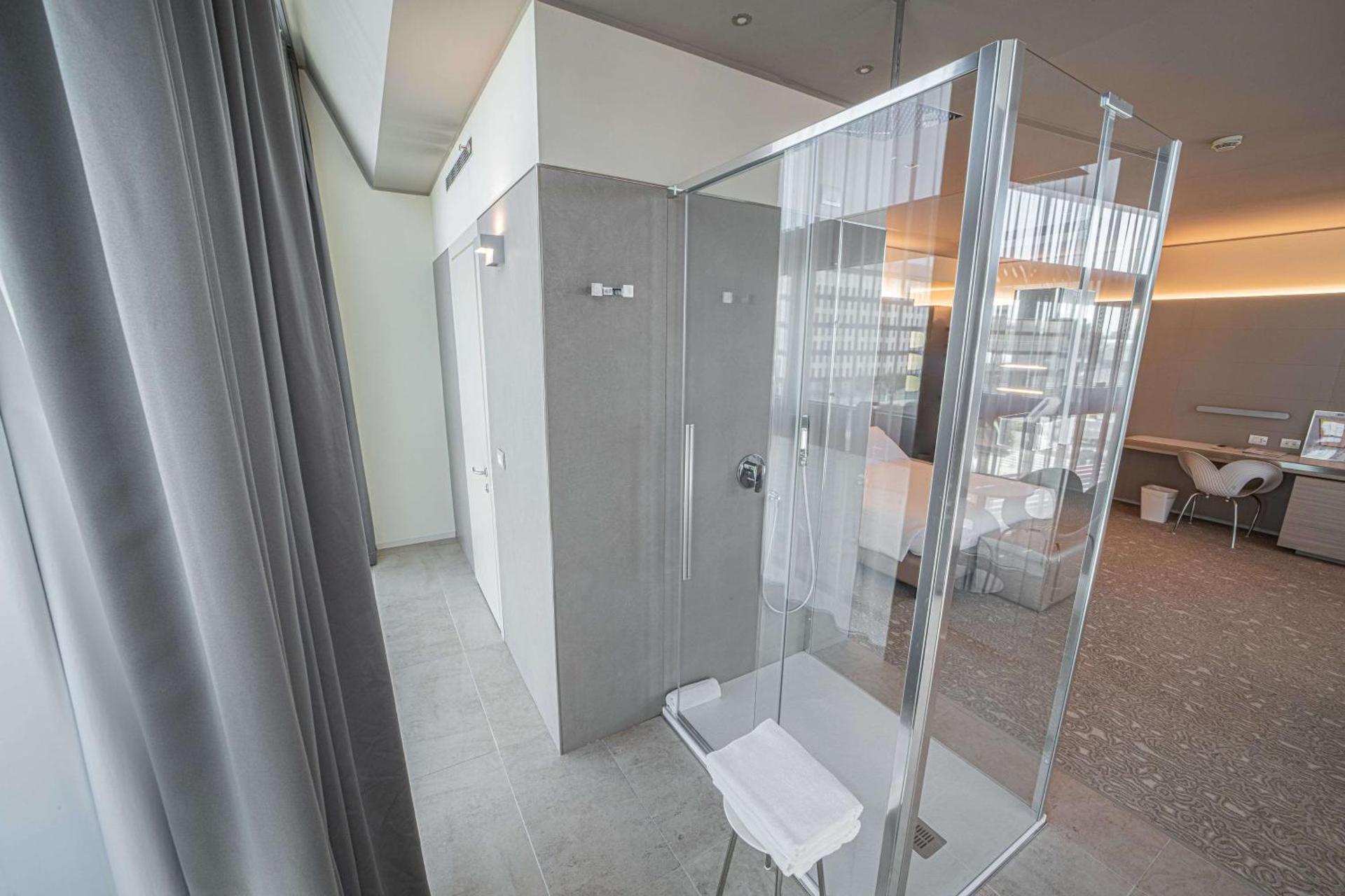 Deluxe Double Room with Shower