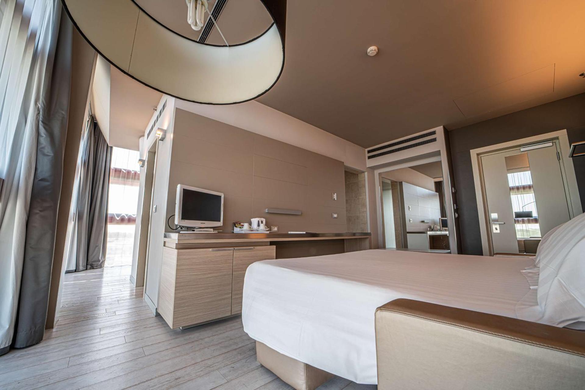 King Suite with Queen Bed