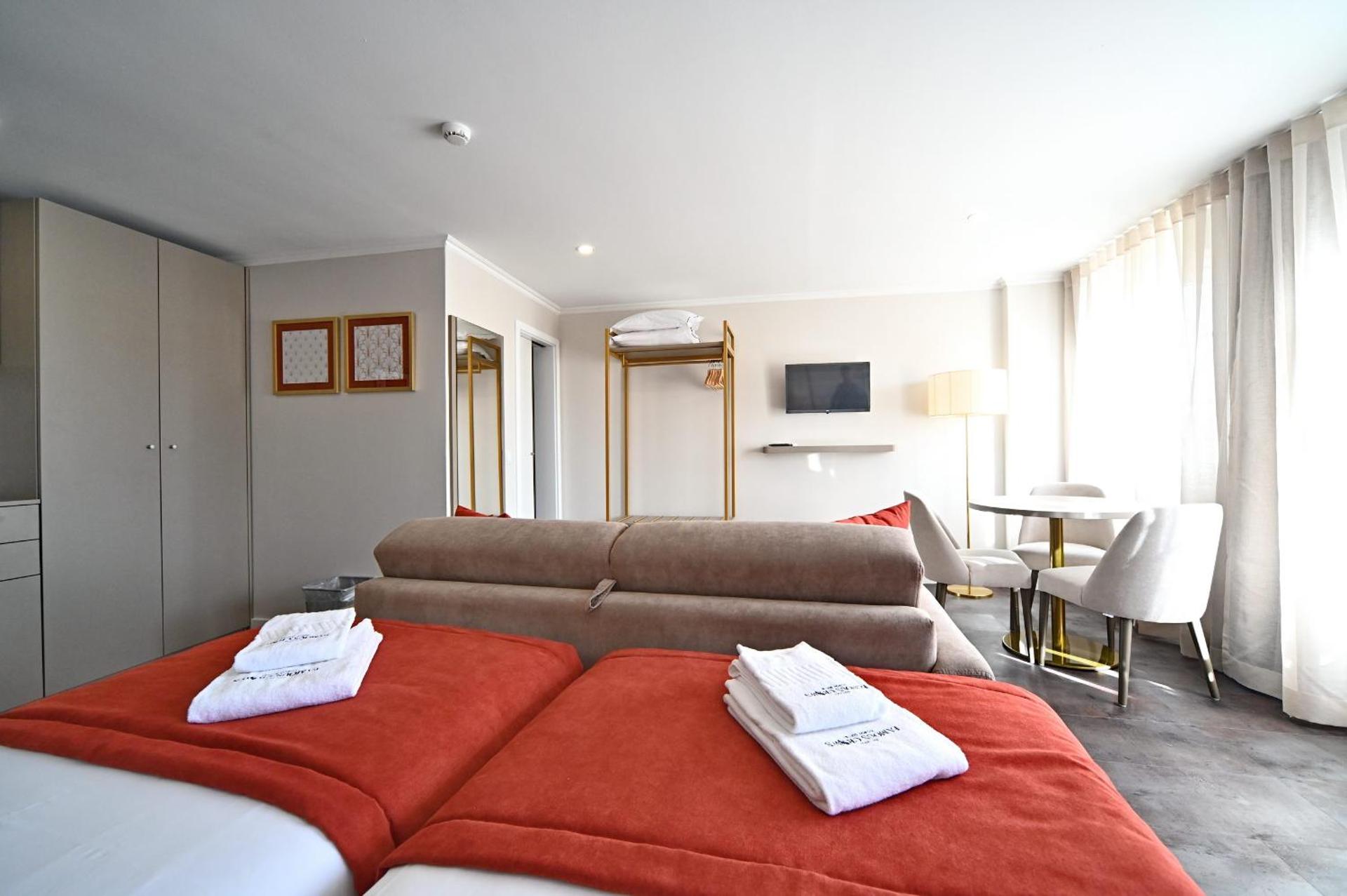 Famous Crows Lisbon Suites - Photo 88