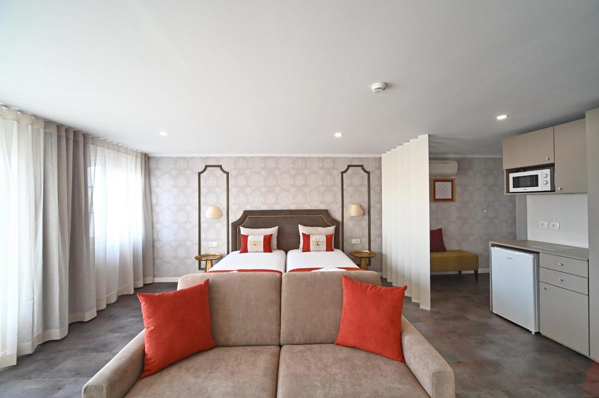 Famous Crows Lisbon Suites - Photo 83