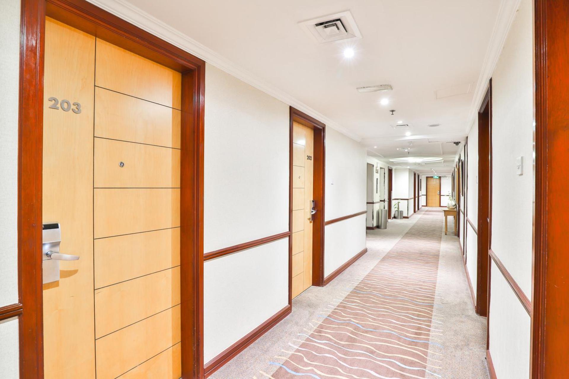 Landmark Summit Hotel - Photo 13