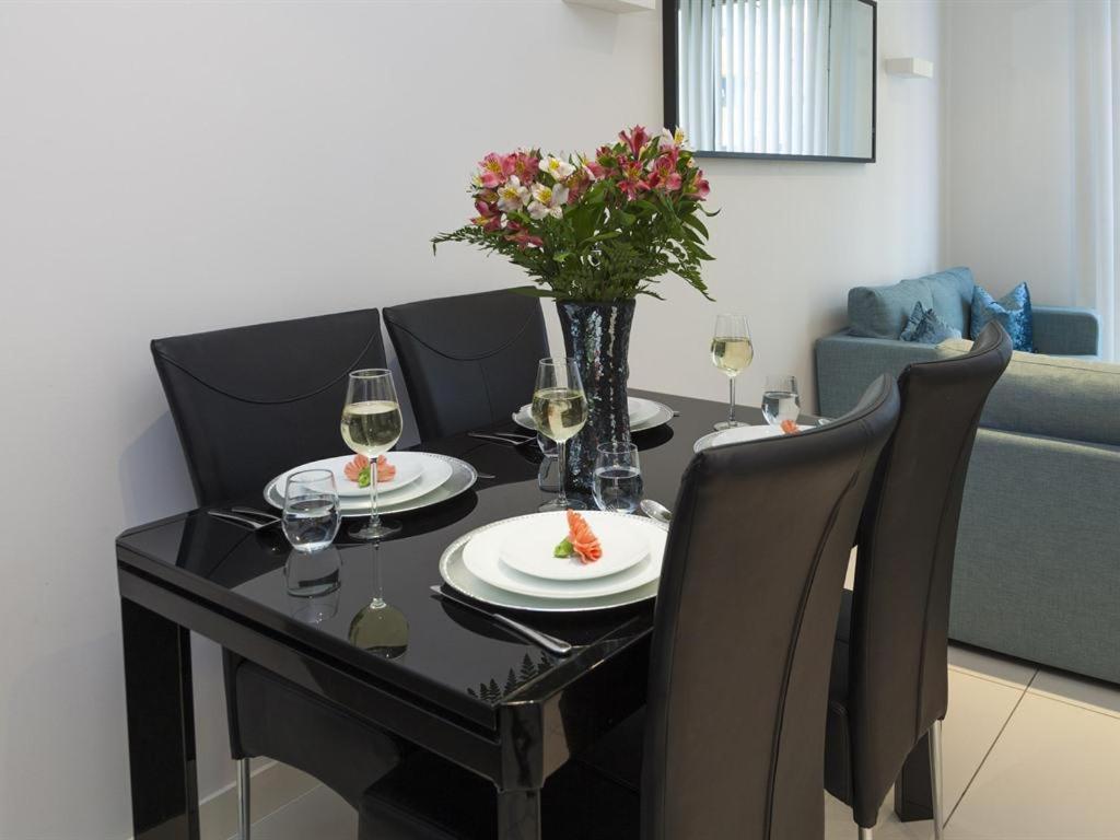 Exclusive Tower Bridge Apartment - Photo 22