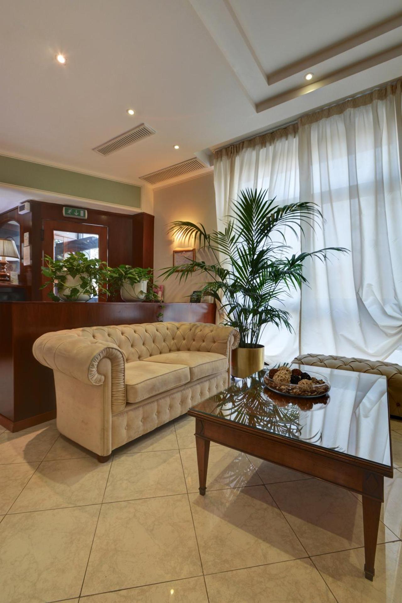 Astor Hotel - Photo 10