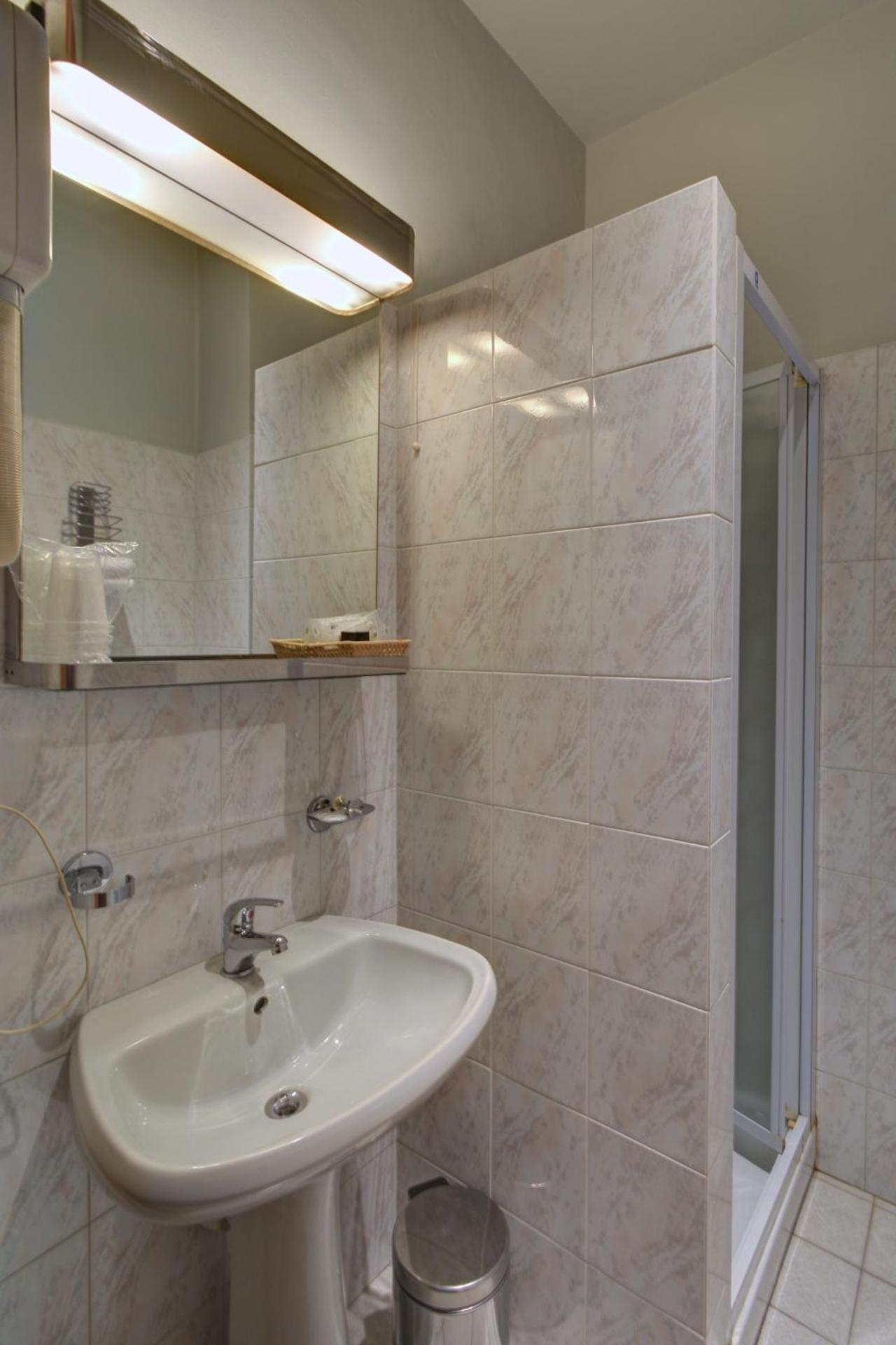 Astor Hotel - Photo 15