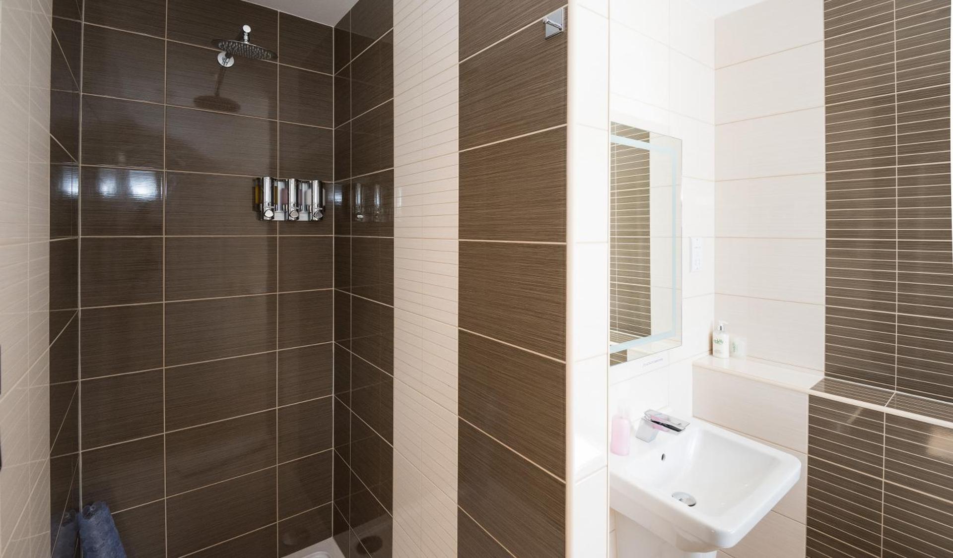 The Claymore Guest House - Photo 114