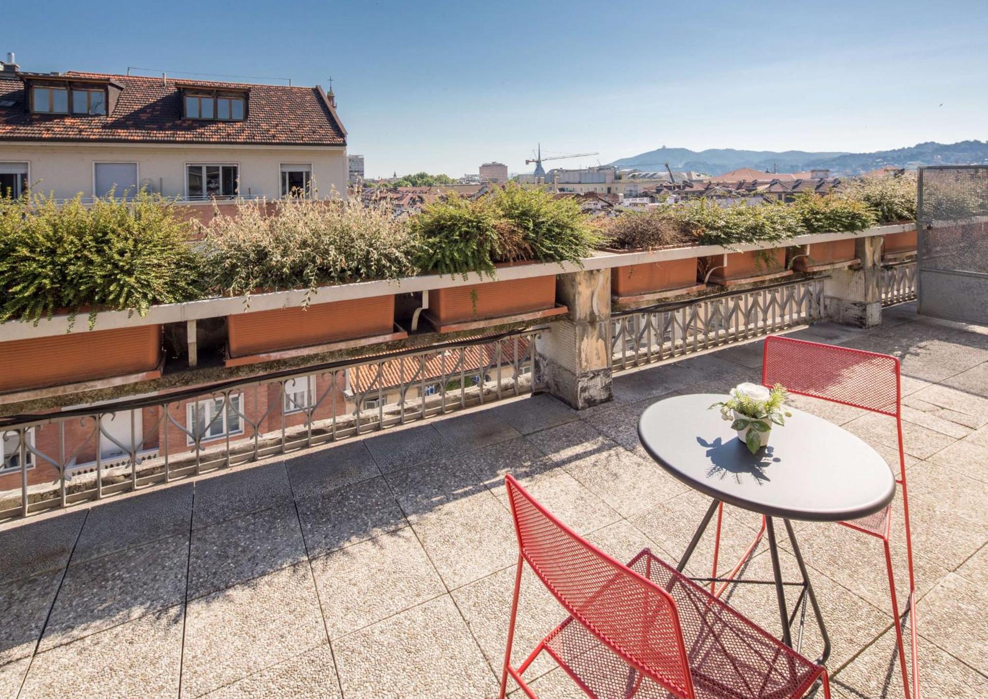 Superior Queen Room with View