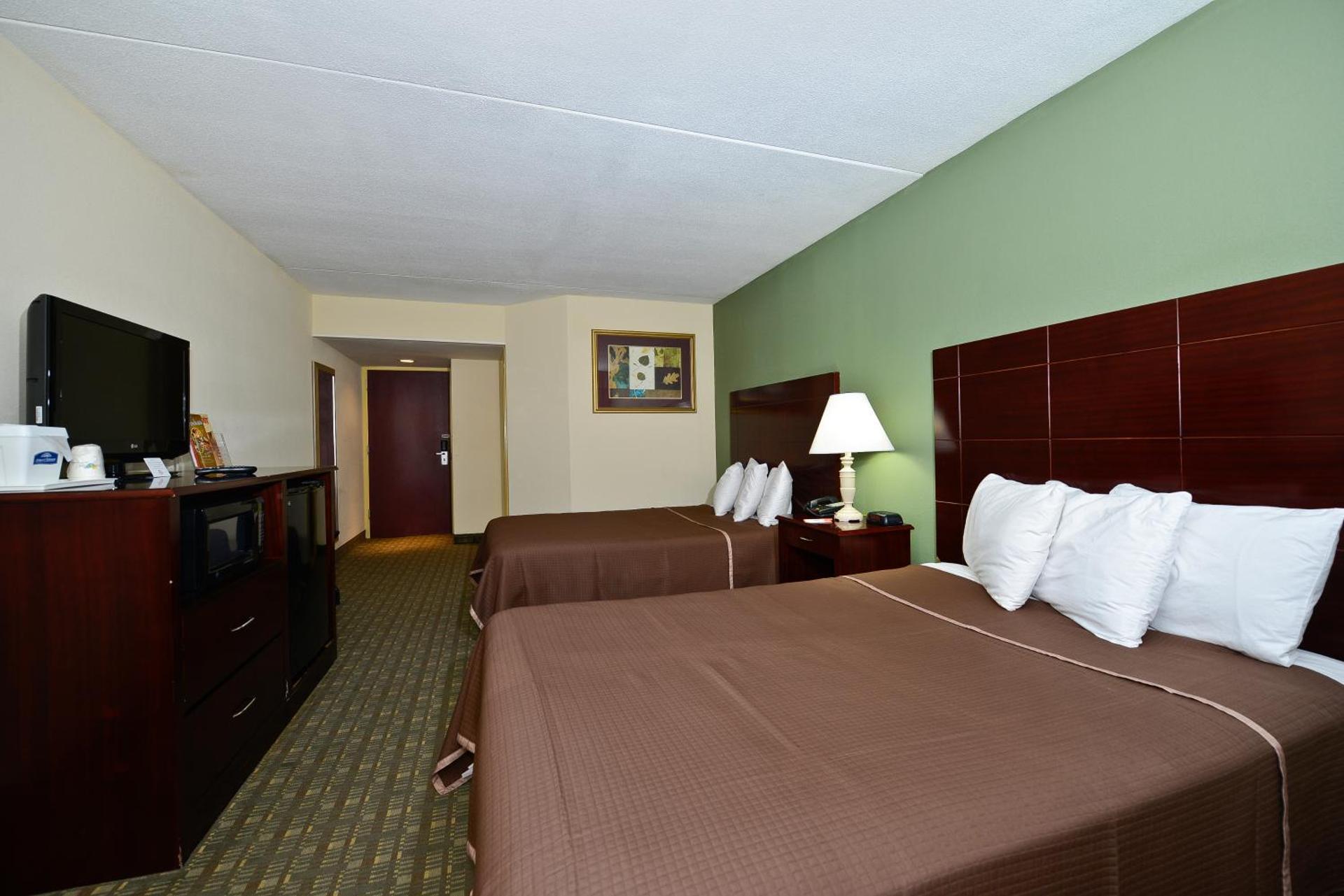Howard Johnson by Wyndham Newark Airport - Photo 21