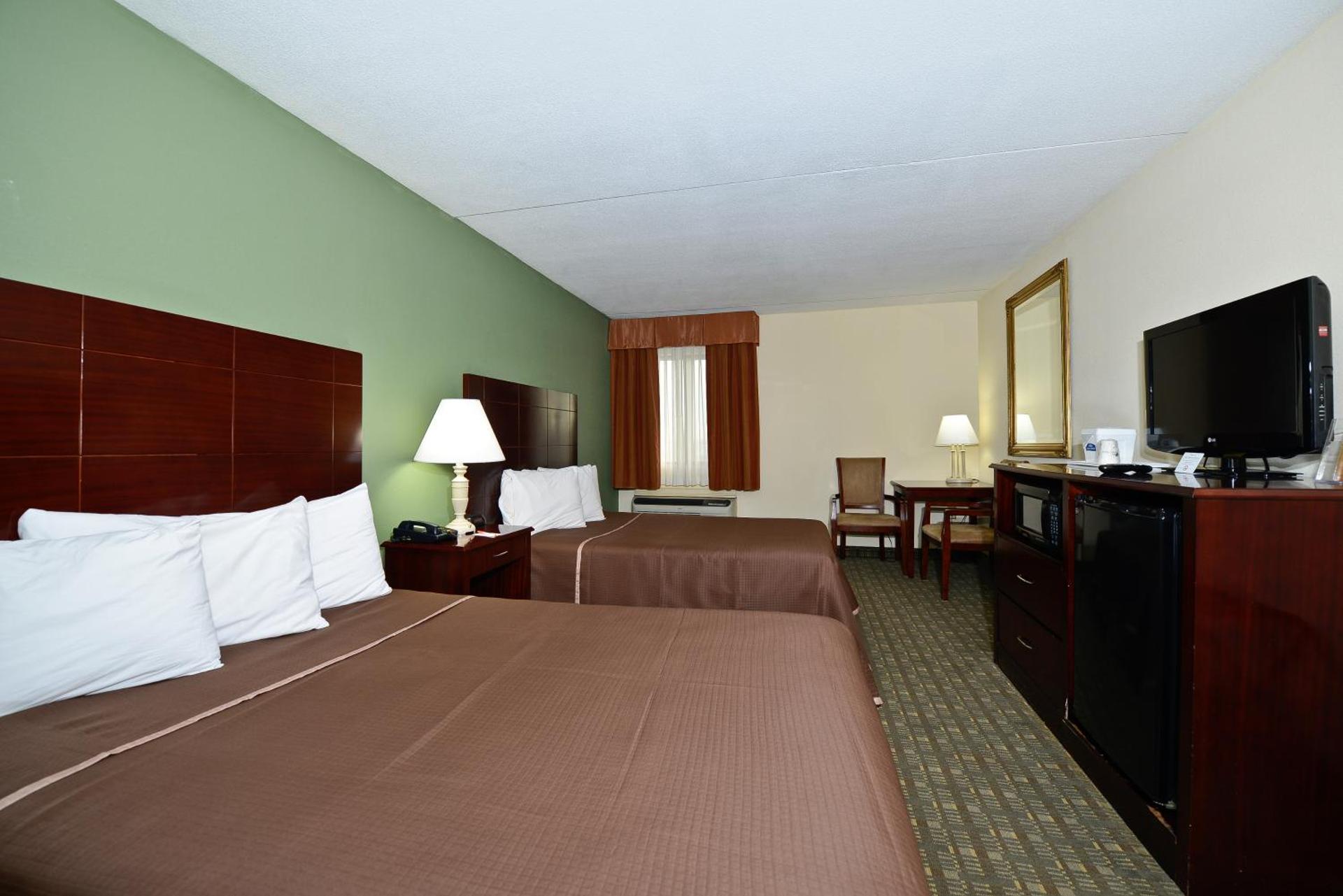 Howard Johnson by Wyndham Newark Airport - Photo 22