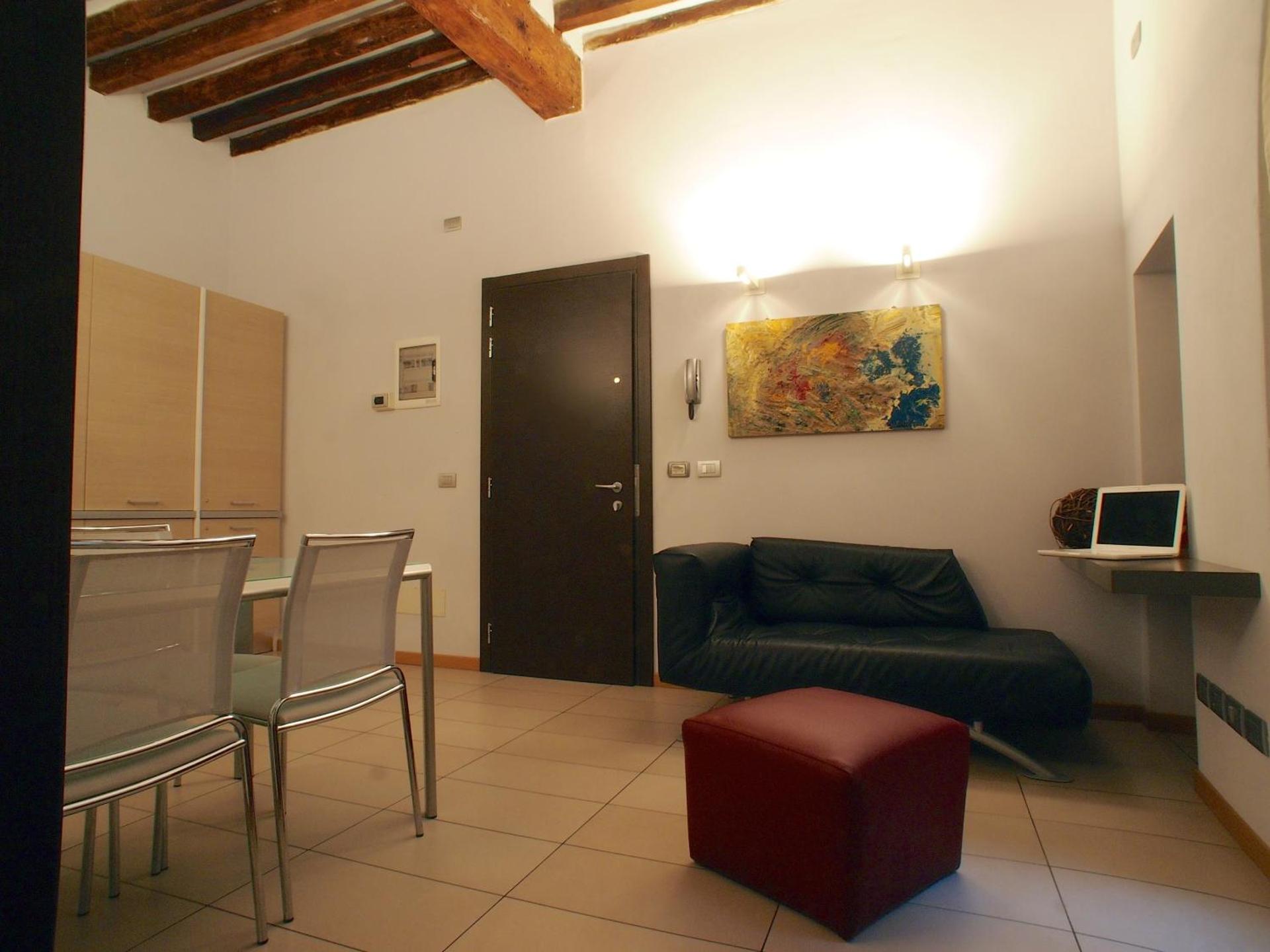 Parizzi Suites&Studio Restaurant - Photo 32