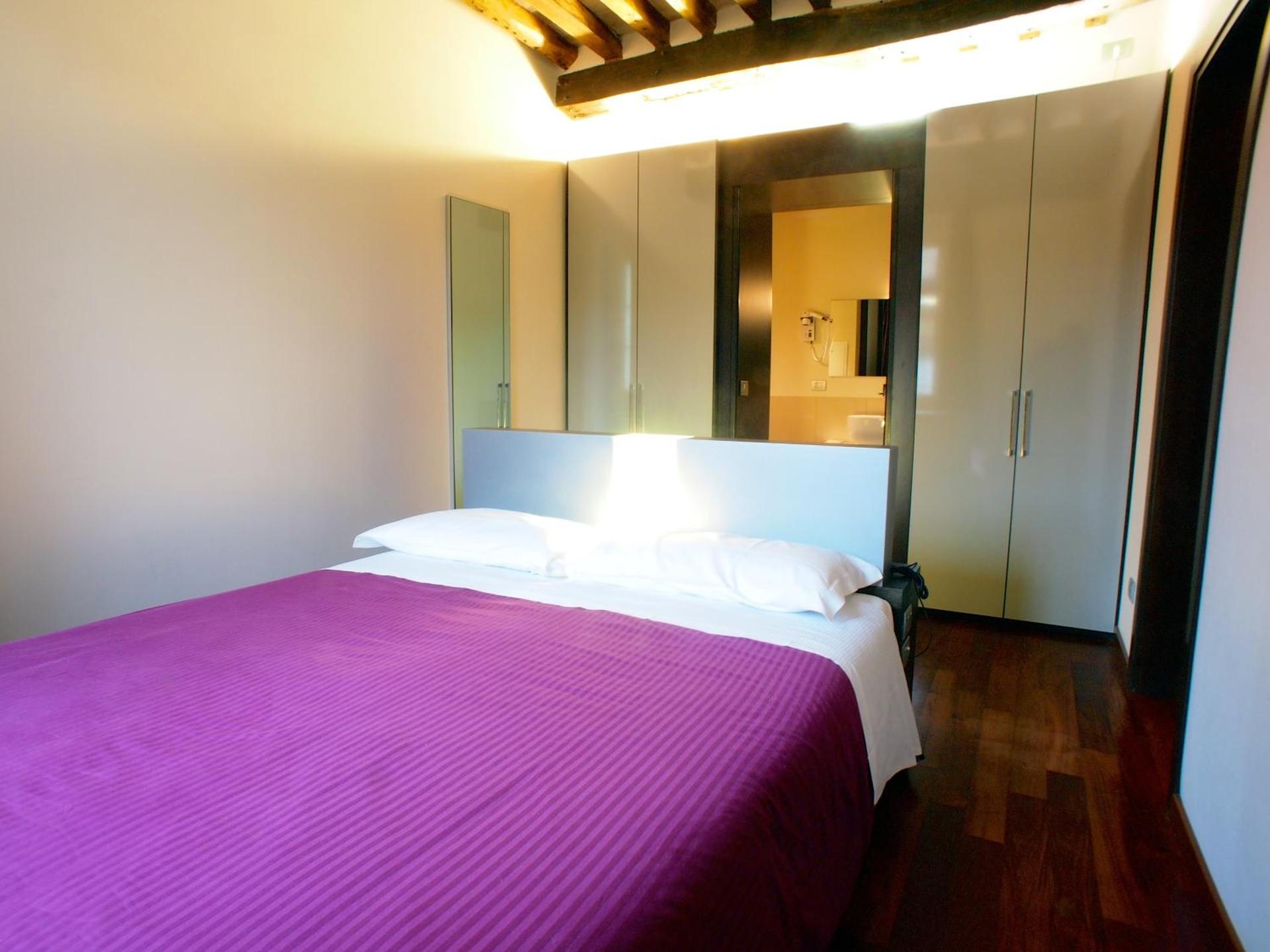 Parizzi Suites&Studio Restaurant - Photo 35