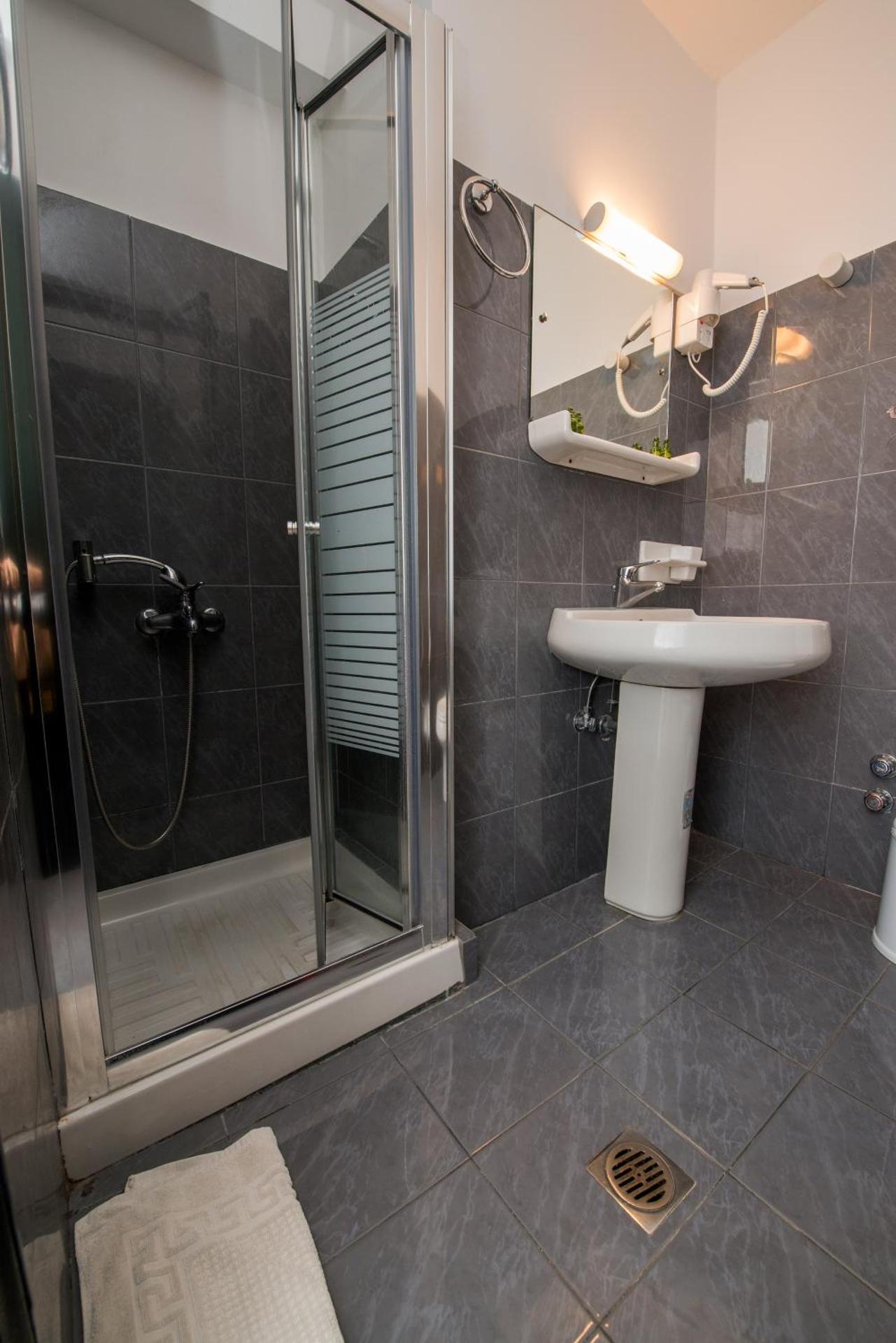 Apartment (2-3 Adults)