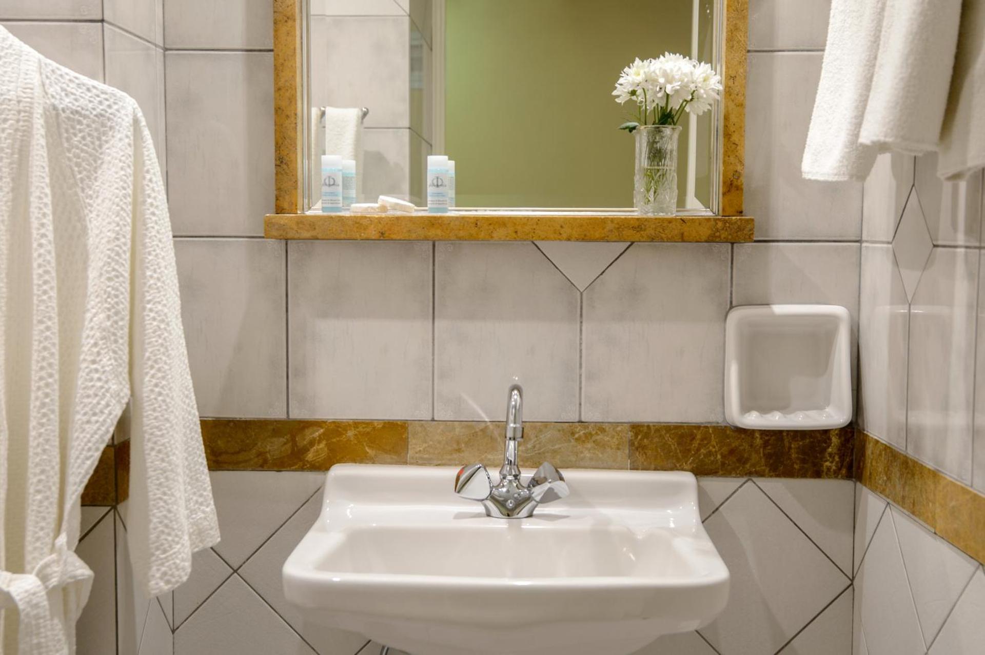 Victory Inn Hotel - Photo 6