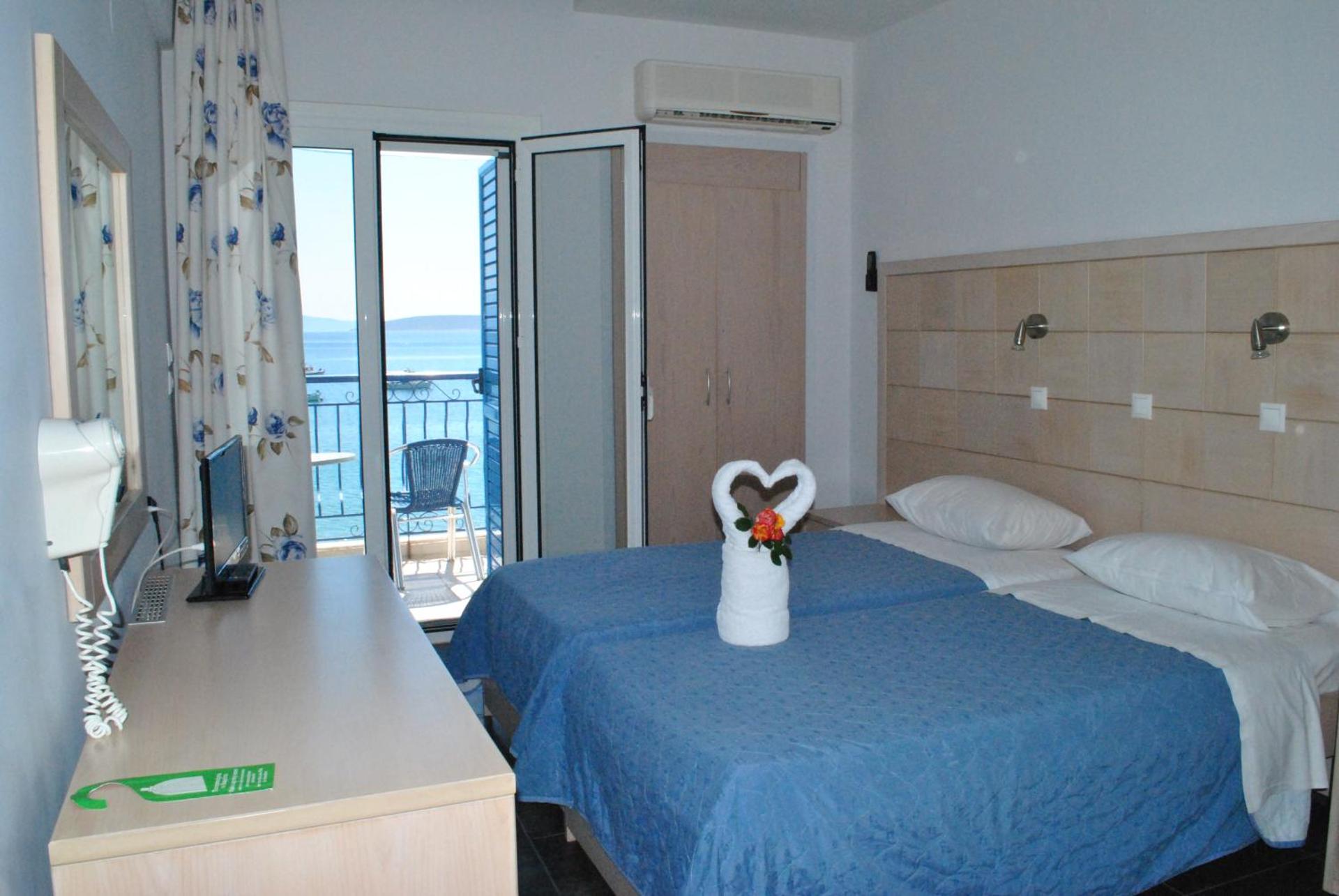 Double Room with Sea View - Photo 2