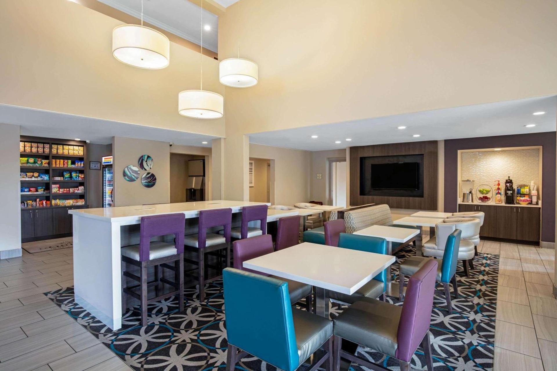 La Quinta Inn & Suites by Wyndham Las Vegas Nellis