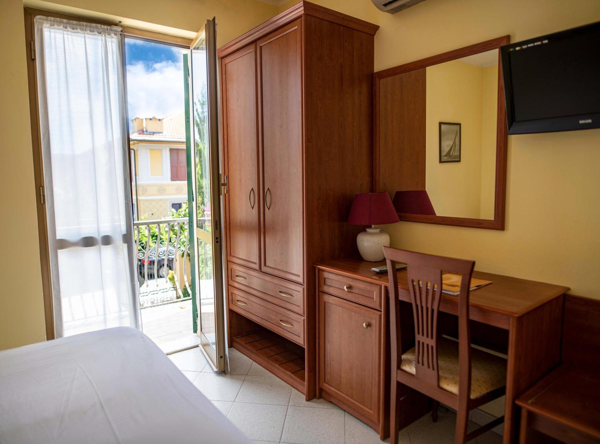 Hotel Miranda - Photo 54