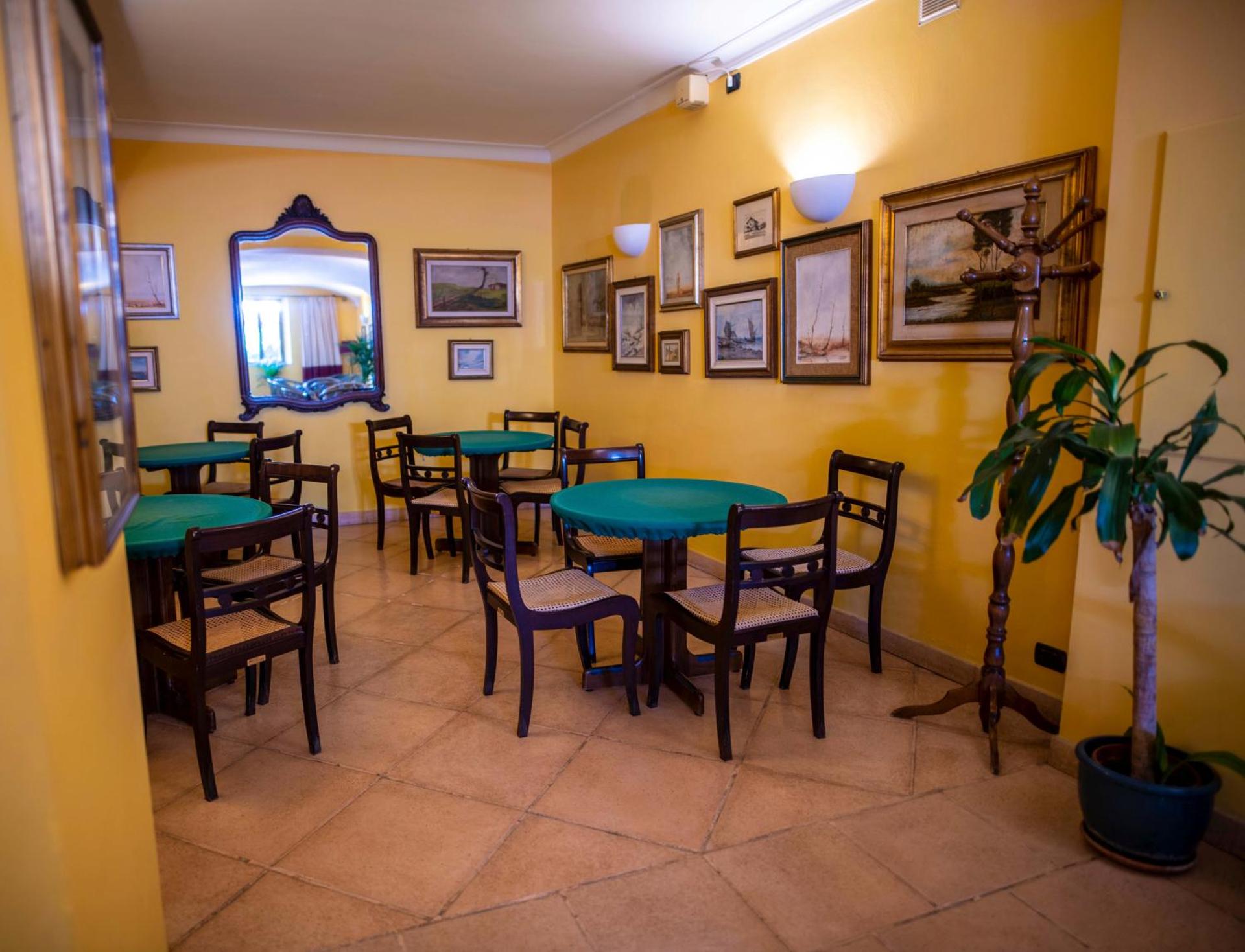 Hotel Miranda - Photo 11