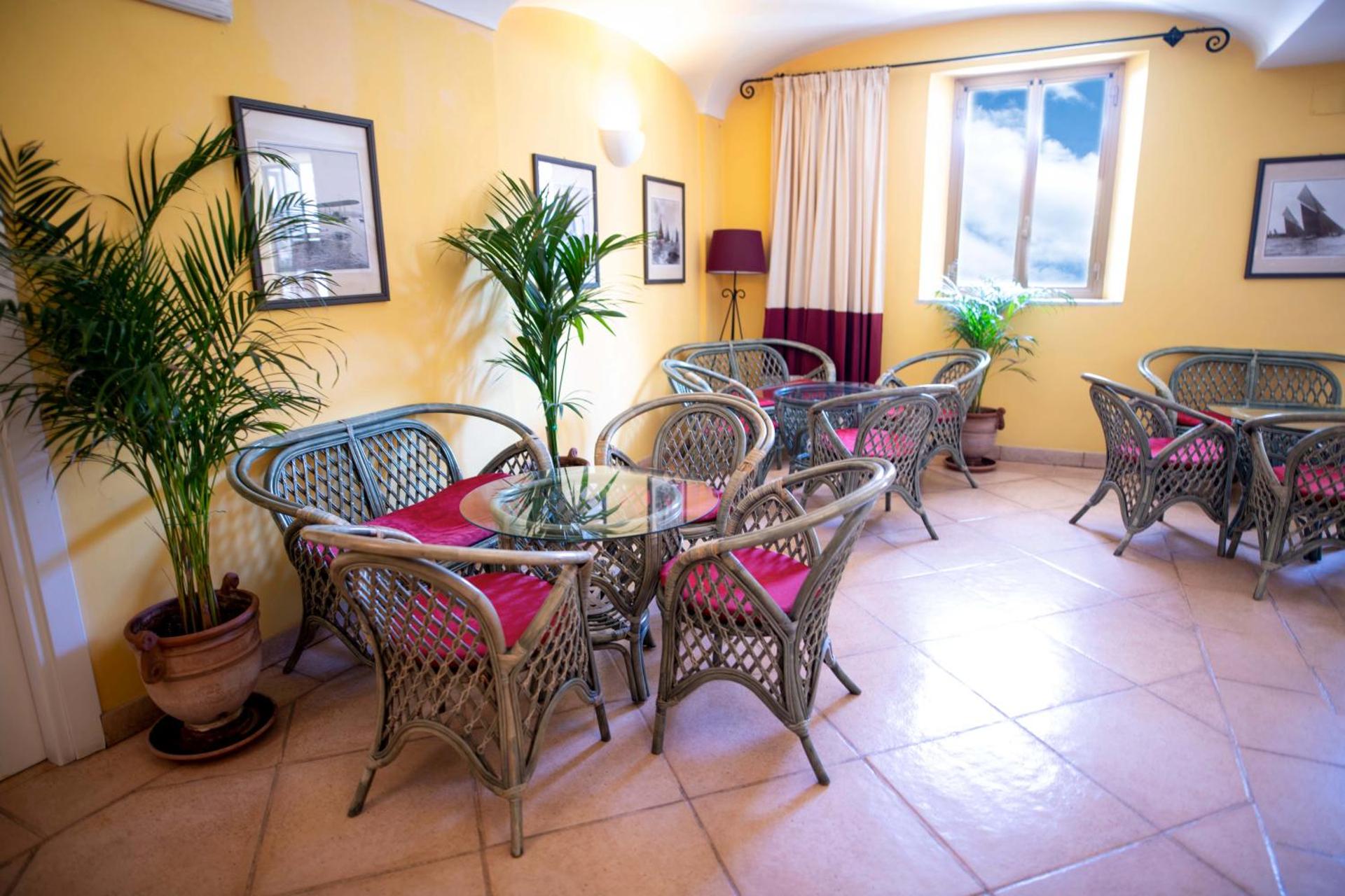 Hotel Miranda - Photo 18