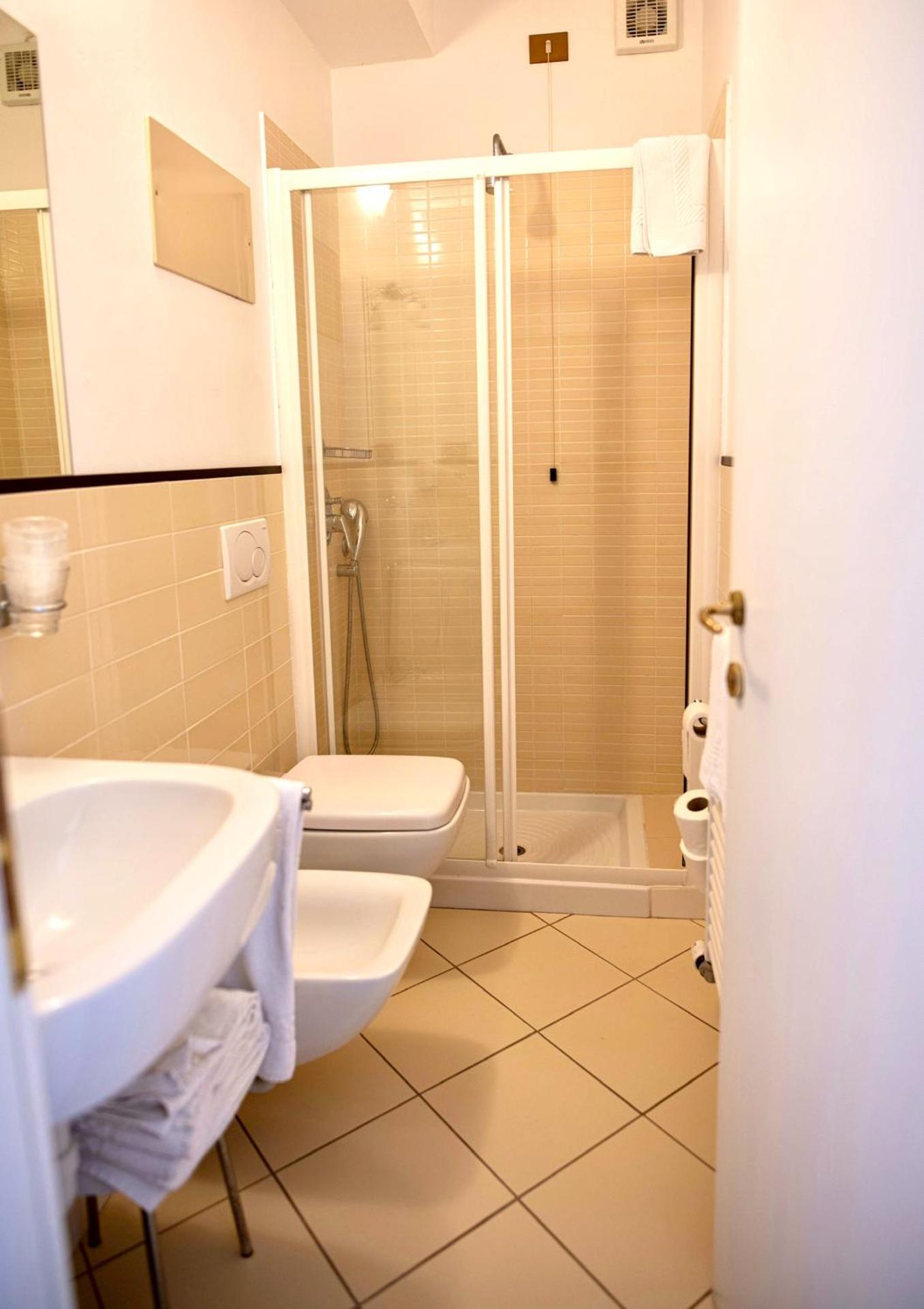 Hotel Miranda - Photo 55