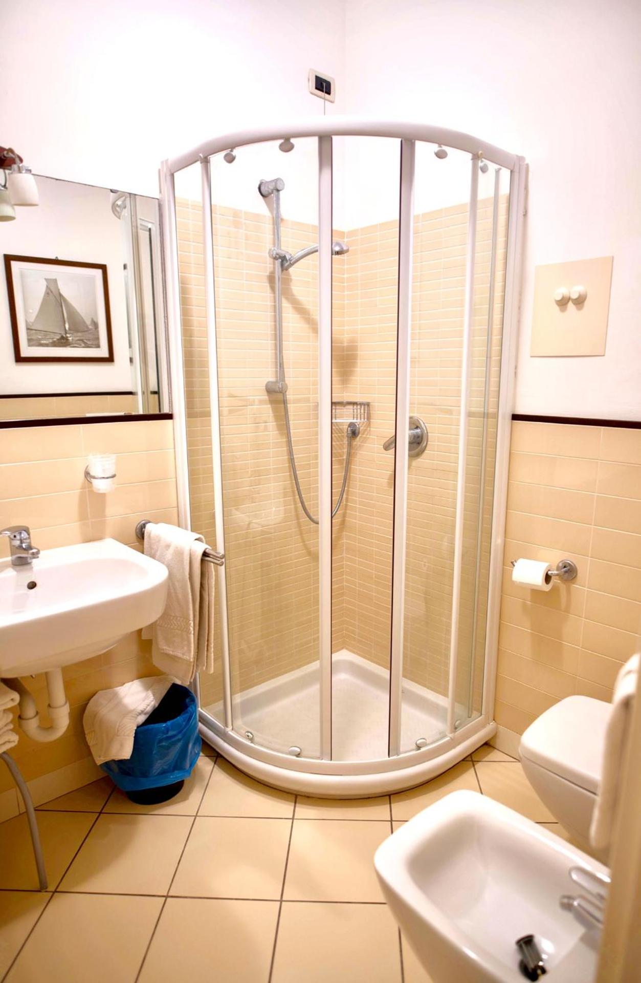 Hotel Miranda - Photo 40