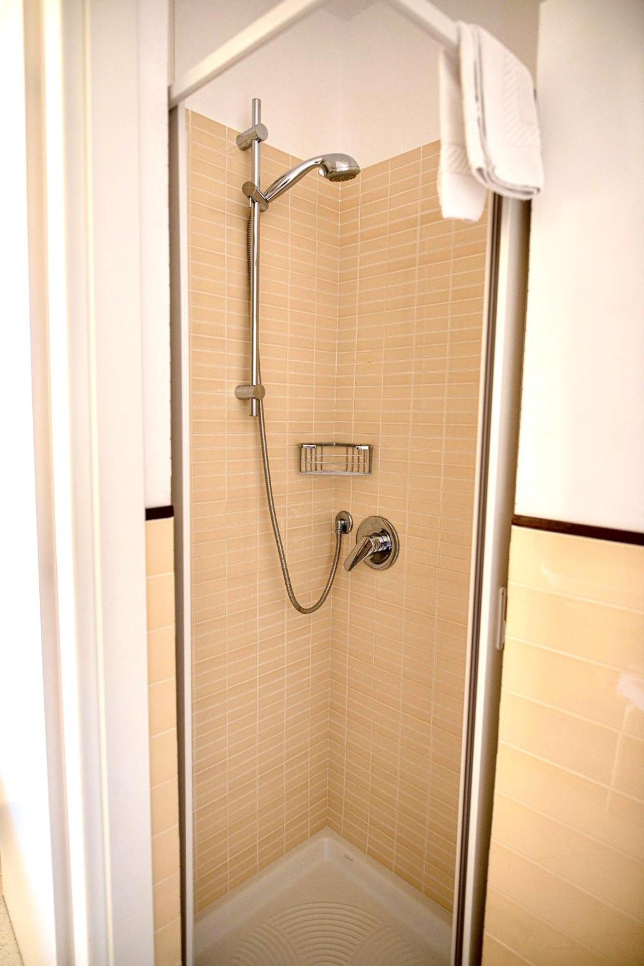 Hotel Miranda - Photo 45