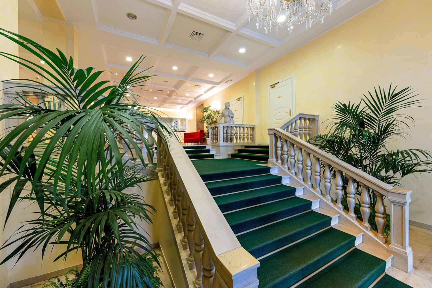 Ambassador Palace Hotel - Photo 2