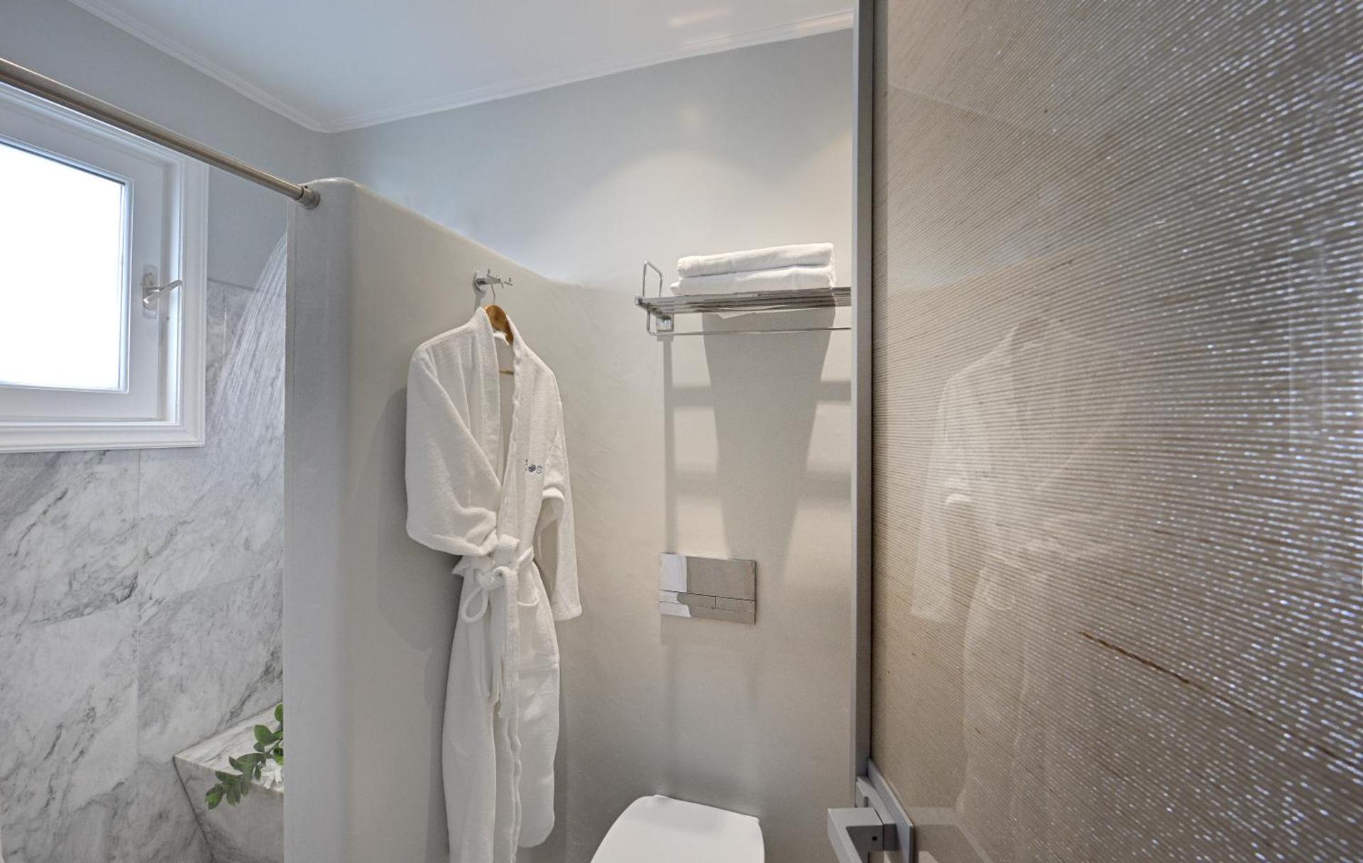 Petinos Hotel - Photo 12