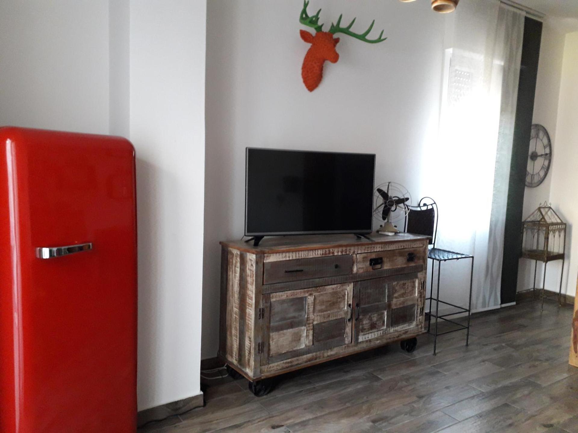 Ross House - Photo 2
