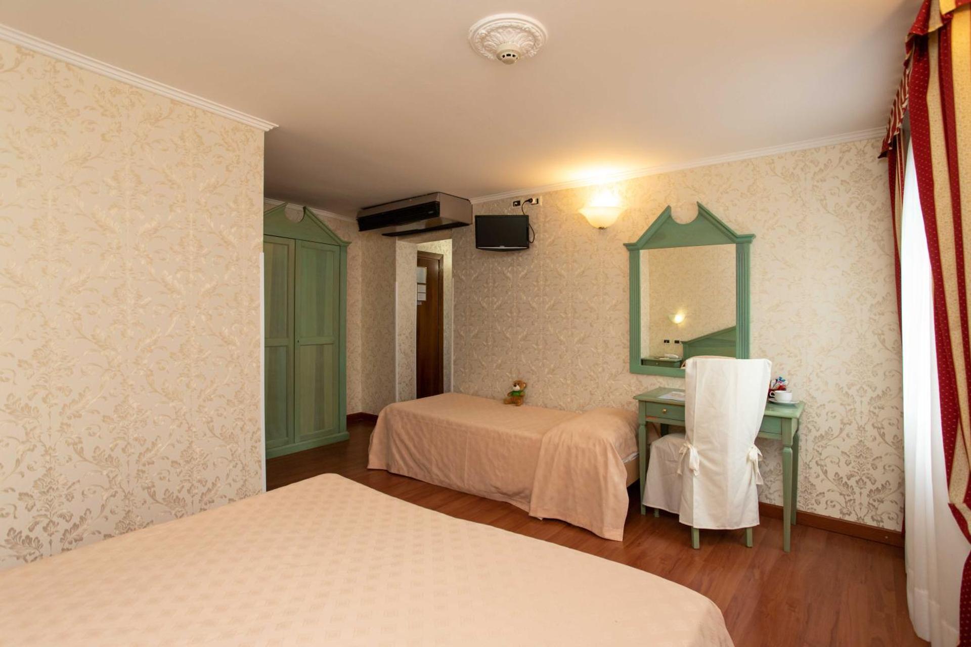 Hotel Tintoretto - Photo 12