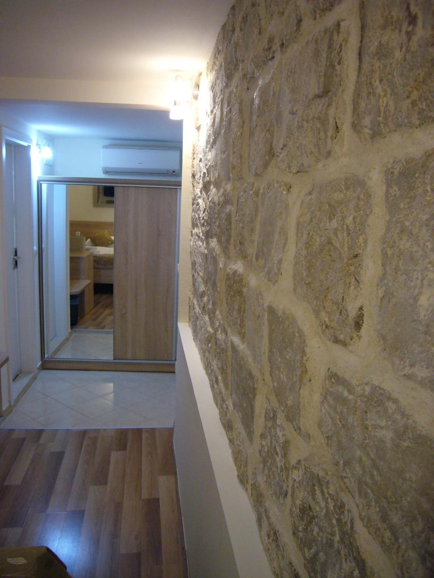 Old Town Suites - Photo 9