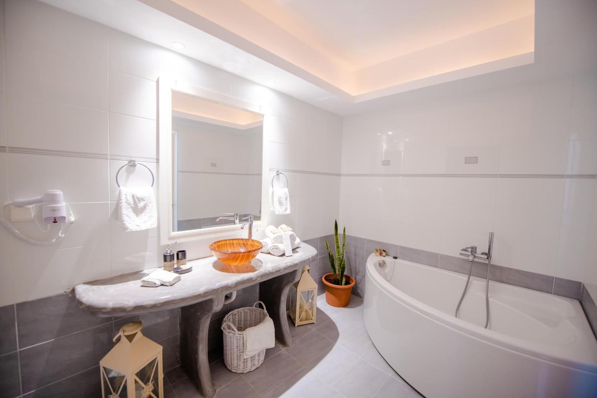 Arlene Suites - Photo 18