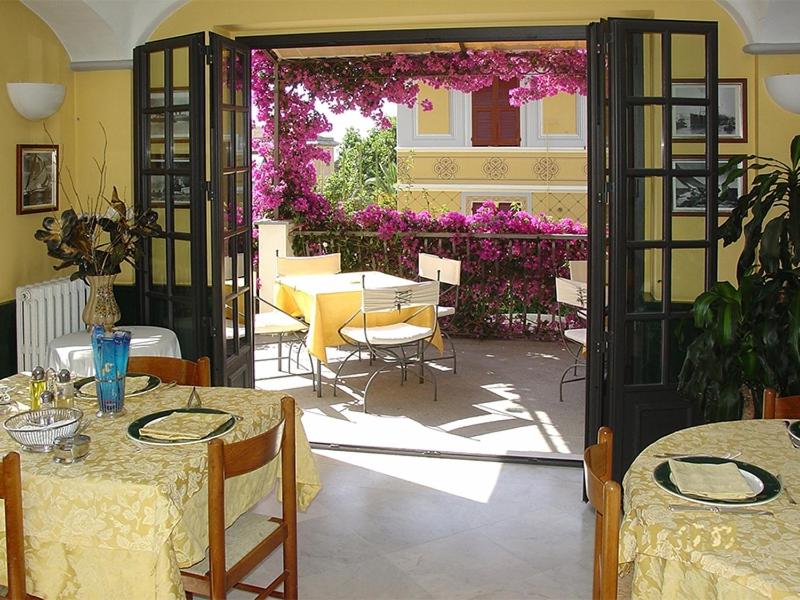 Hotel Miranda - Photo 8