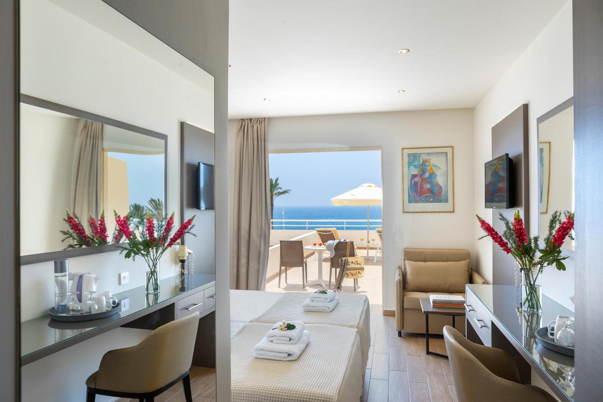 Queens Bay Hotel - Photo 80