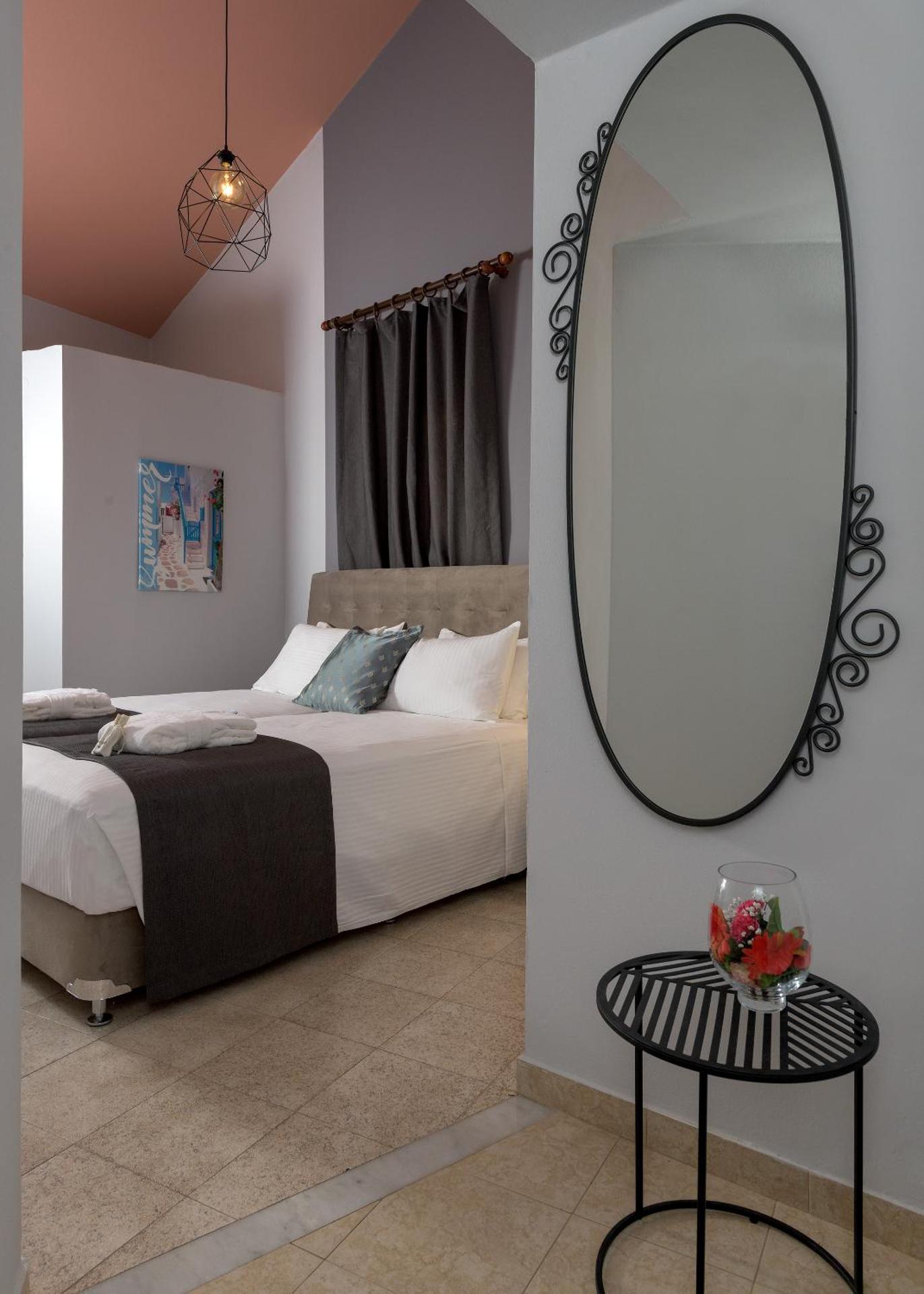Grace Hotel & Studios - Photo 42