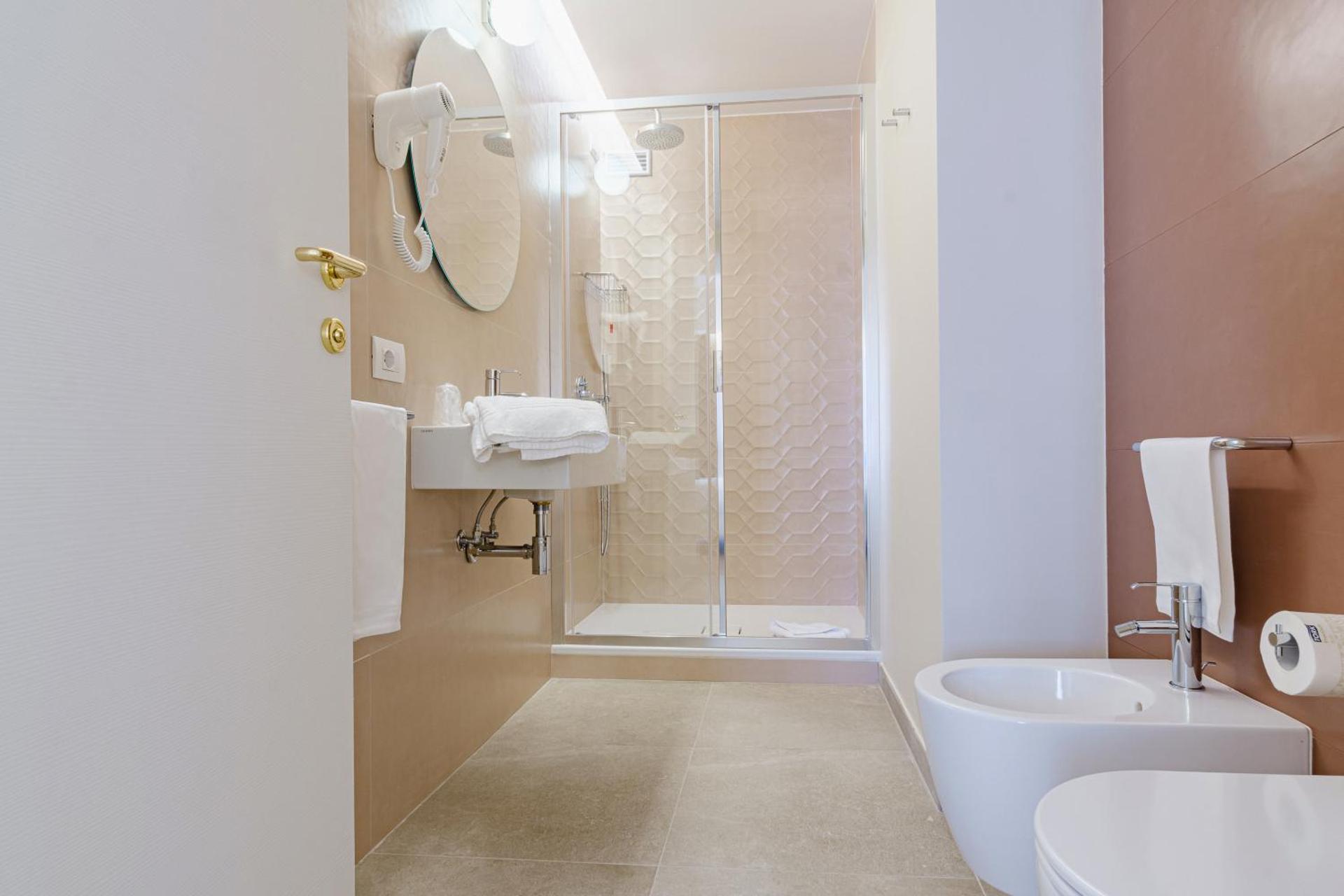 Hotel Boston - Photo 38