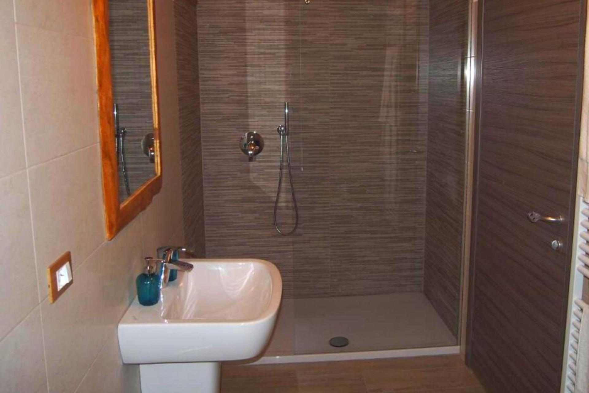 Triple Room with Private Bathroom - Photo 2