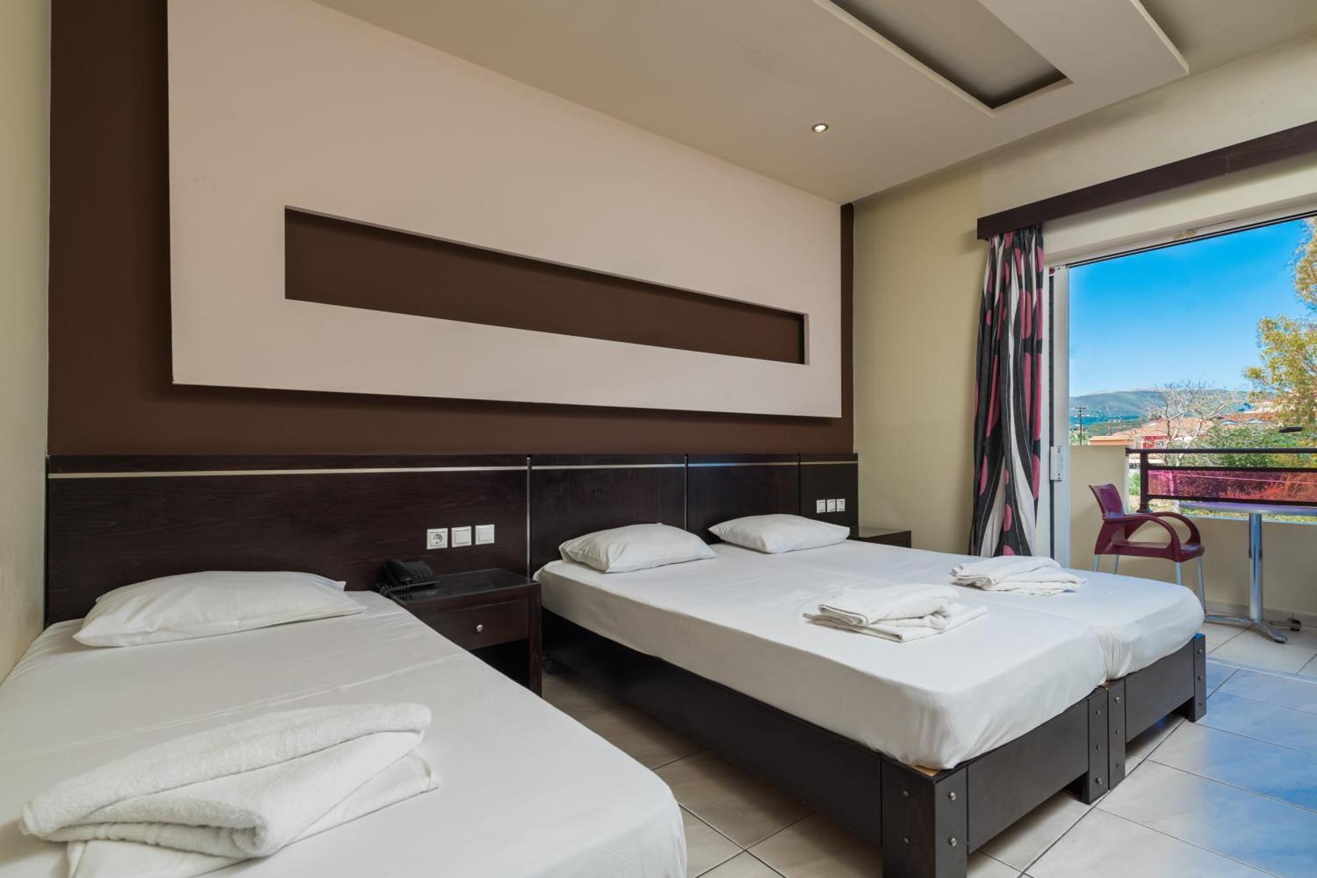 Canadian Hotel - Photo 30