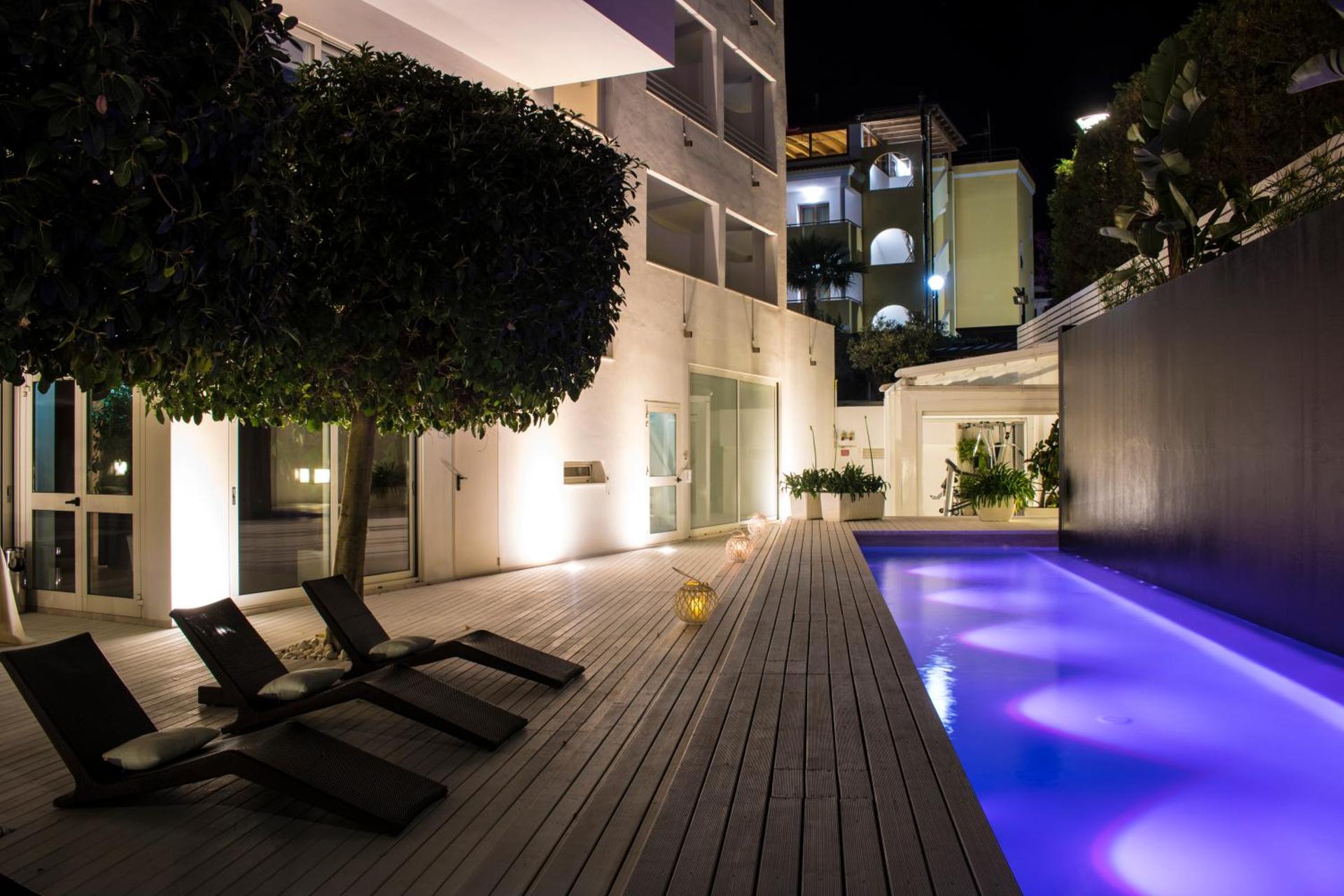 White Hotel - Photo 94