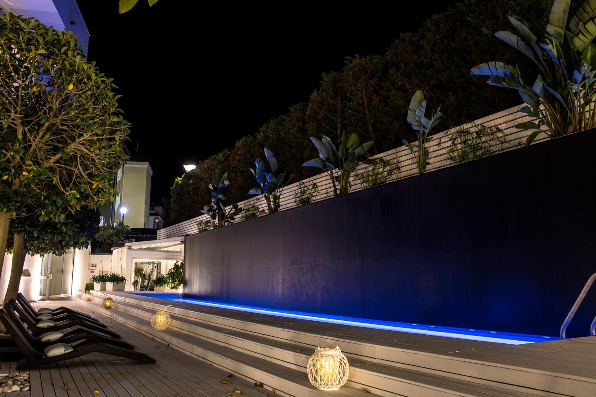 White Hotel - Photo 93